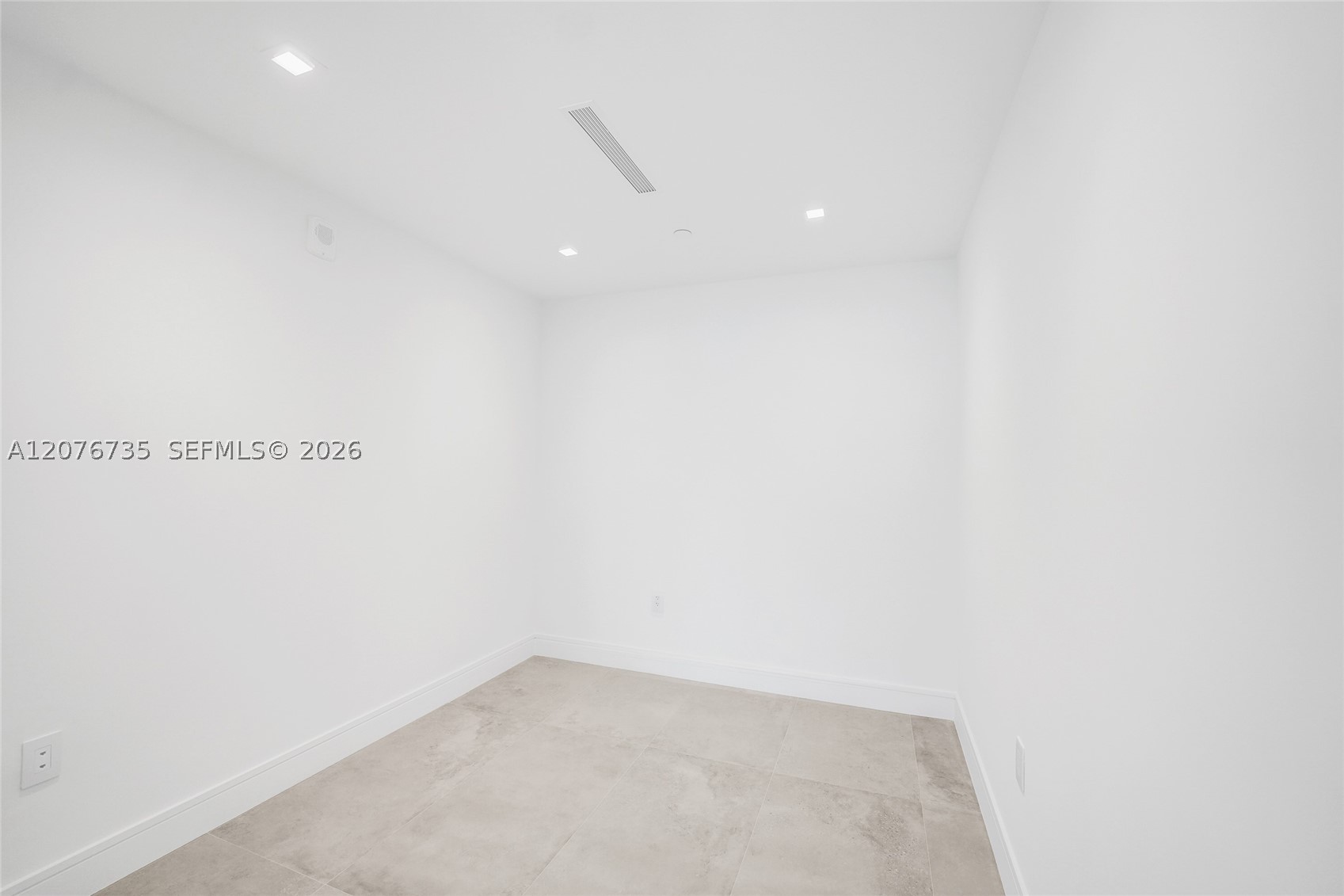 2411 Laguna Circle #2511, North Miami FL 33181