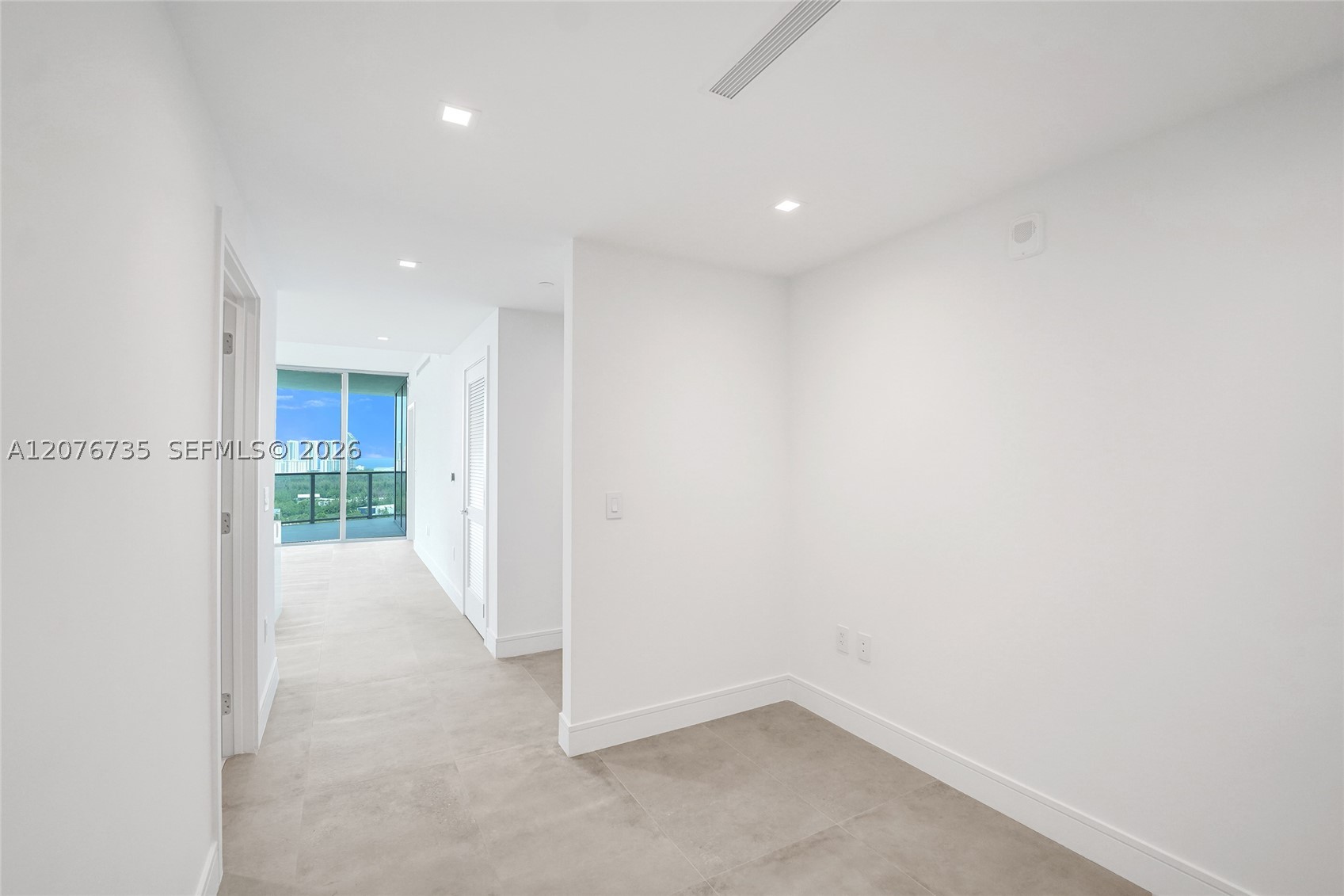 2411 Laguna Circle #2511, North Miami FL 33181