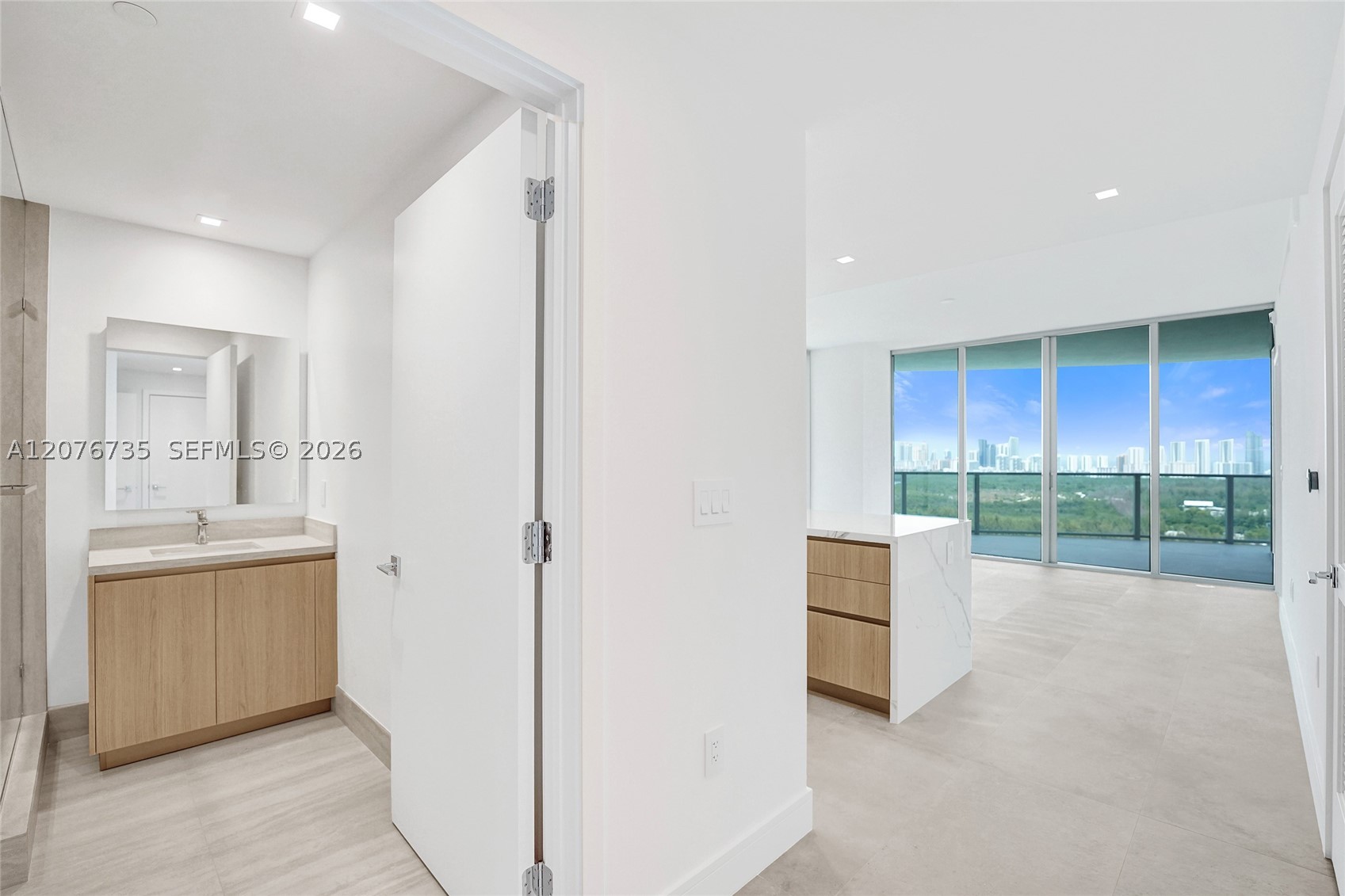 2411 Laguna Circle #2511, North Miami FL 33181