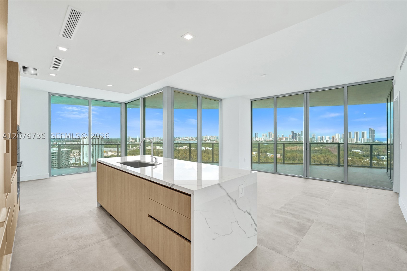 2411 Laguna Circle #2511, North Miami FL 33181