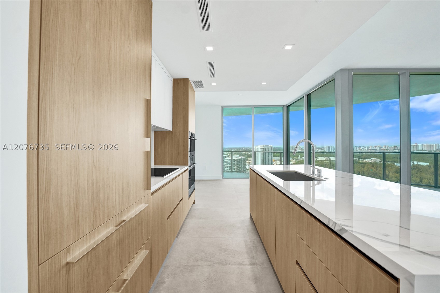 2411 Laguna Circle #2511, North Miami FL 33181