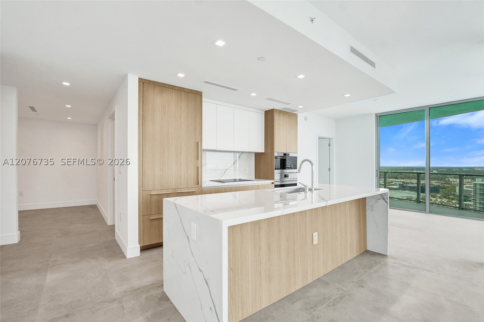2411 Laguna Circle #2511, North Miami FL 33181