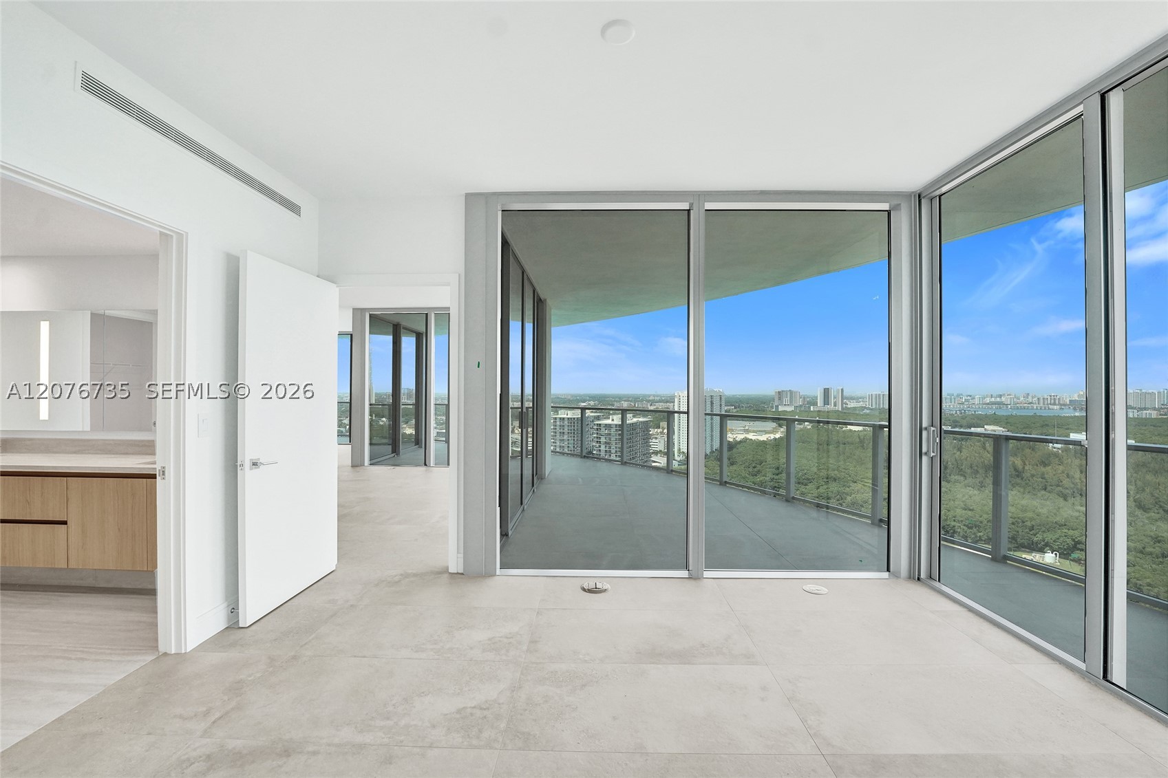 2411 Laguna Circle #2511, North Miami FL 33181
