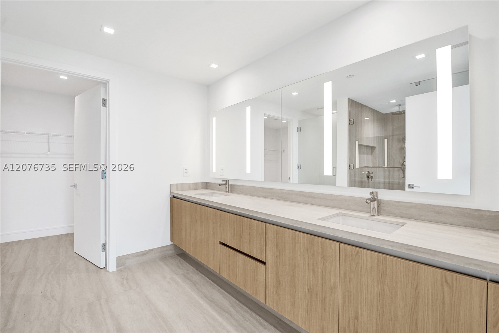 2411 Laguna Circle #2511, North Miami FL 33181