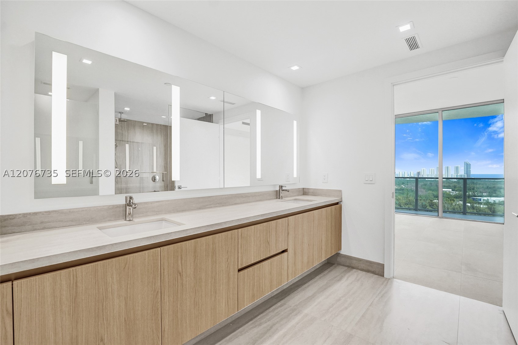 2411 Laguna Circle #2511, North Miami FL 33181