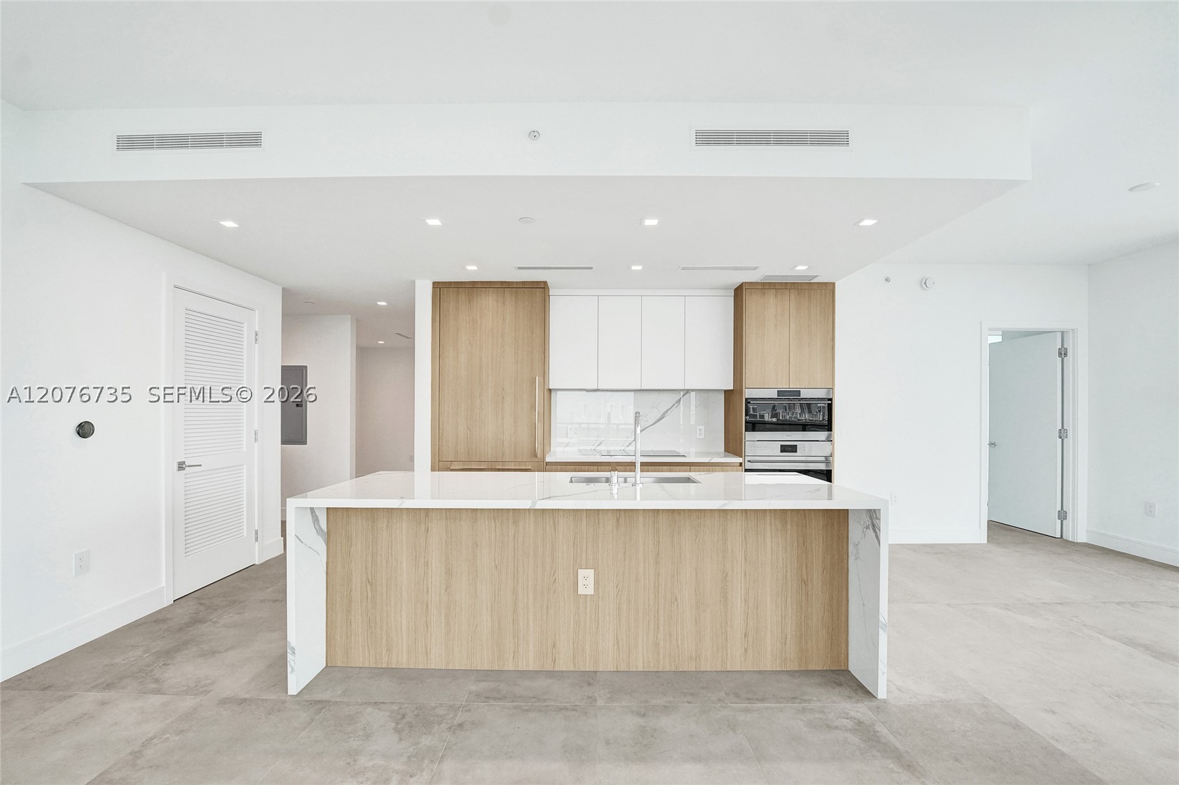 2411 Laguna Circle #2511, North Miami FL 33181