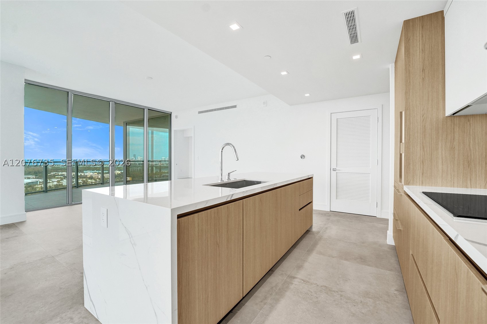 2411 Laguna Circle #2511, North Miami FL 33181