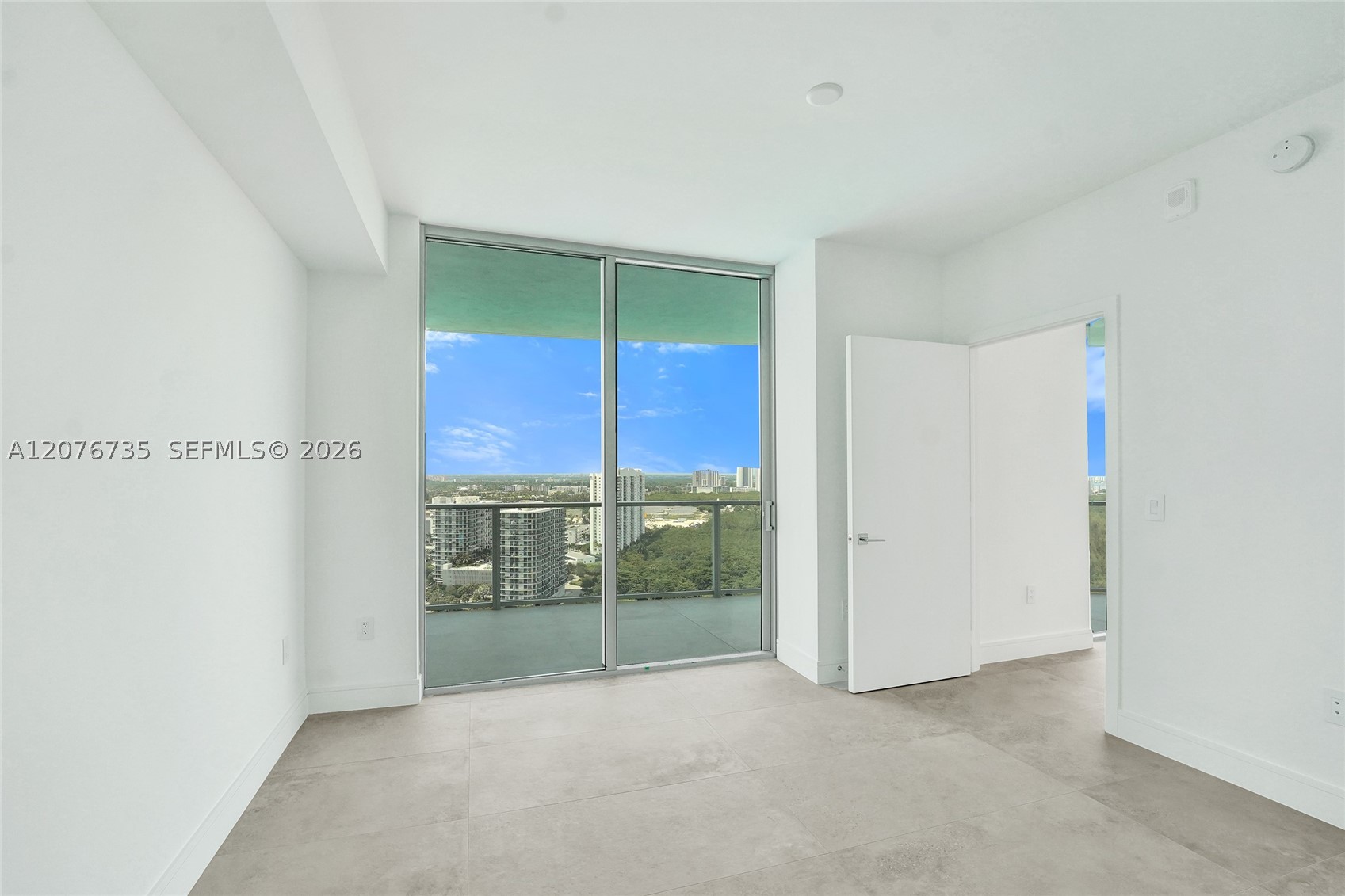 2411 Laguna Circle #2511, North Miami FL 33181