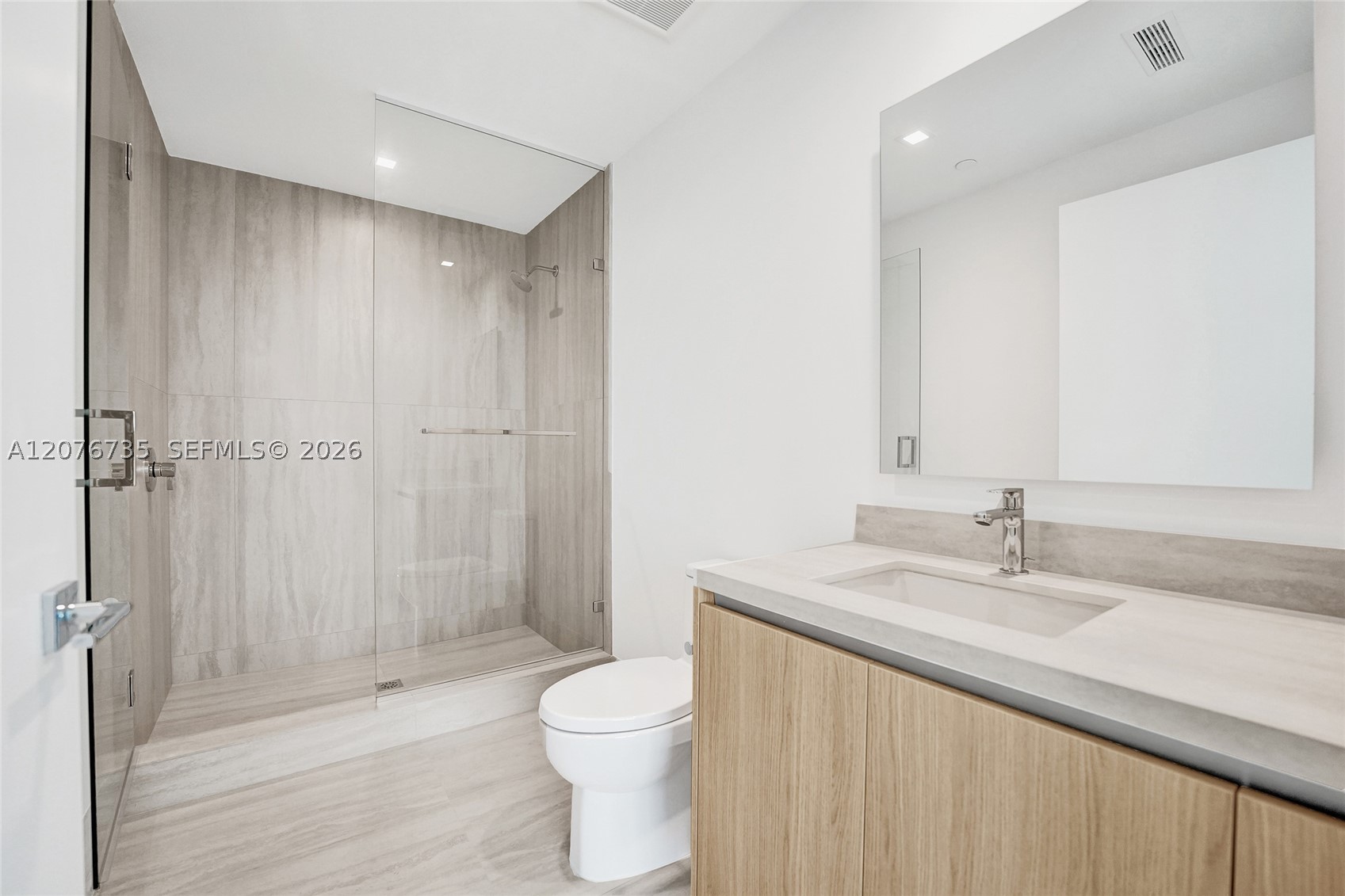 2411 Laguna Circle #2511, North Miami FL 33181