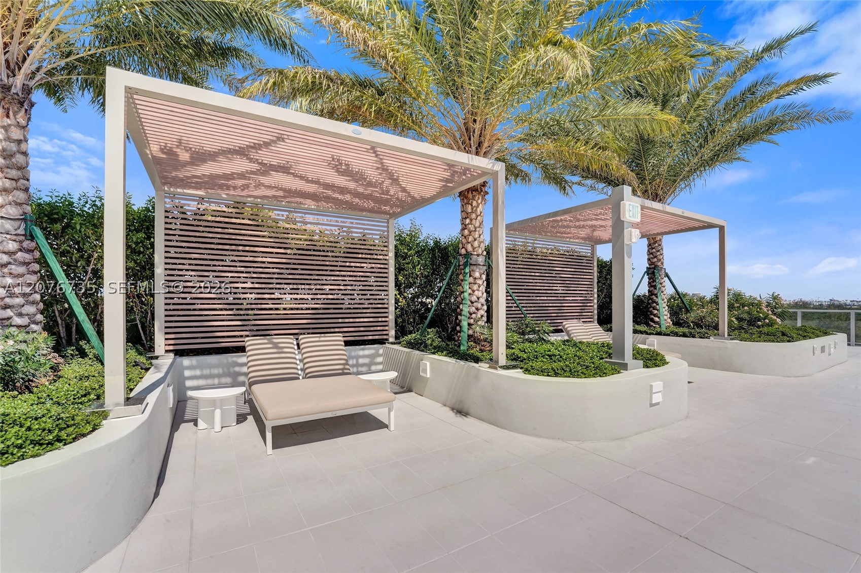 2411 Laguna Circle #2511, North Miami FL 33181