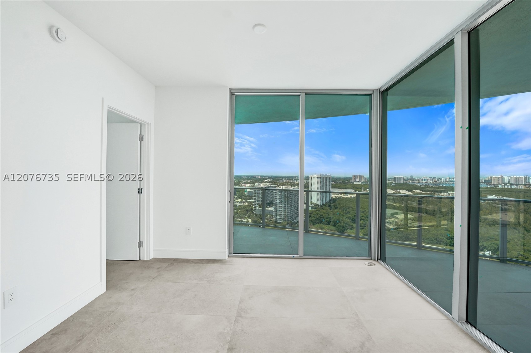 2411 Laguna Circle #2511, North Miami FL 33181