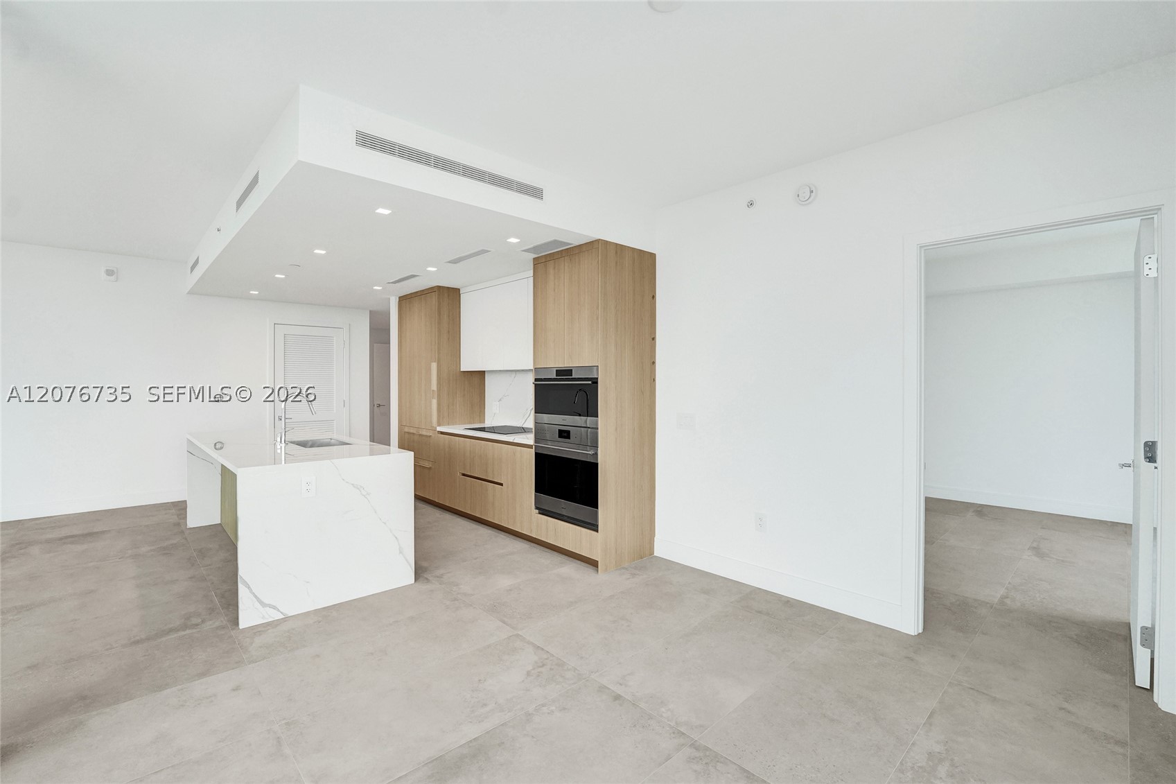 2411 Laguna Circle #2511, North Miami FL 33181