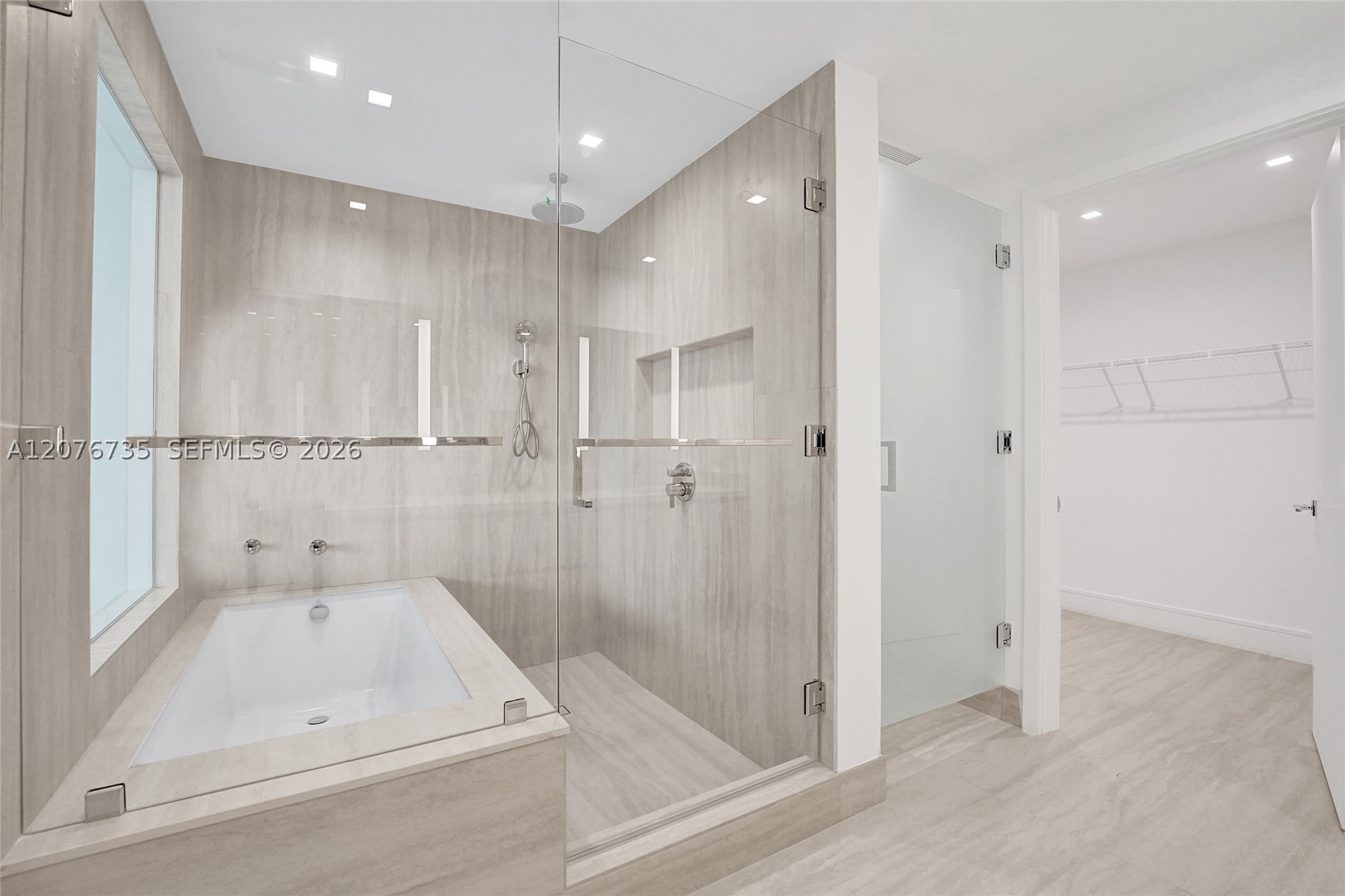 2411 Laguna Circle #2511, North Miami FL 33181