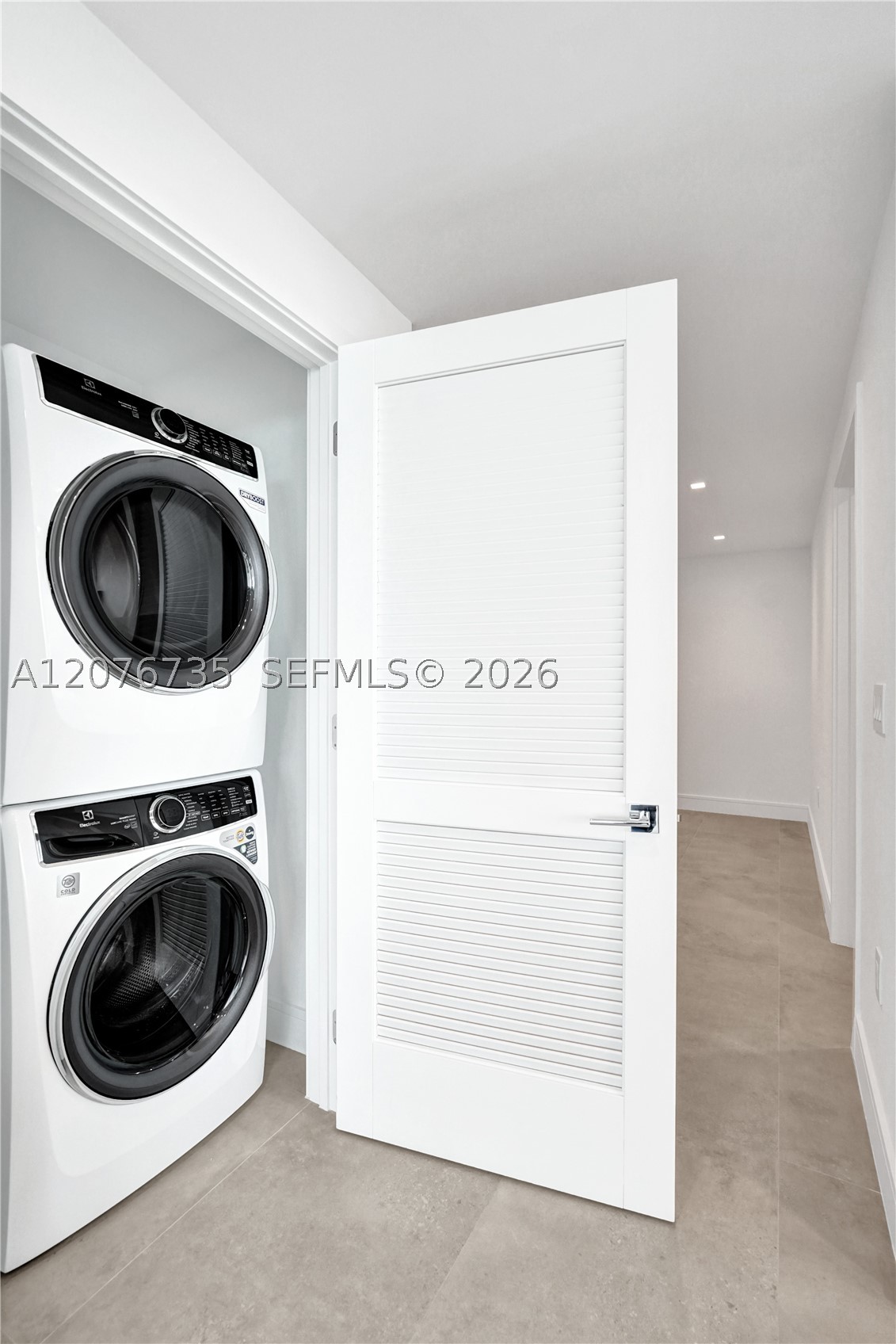 2411 Laguna Circle #2511, North Miami FL 33181