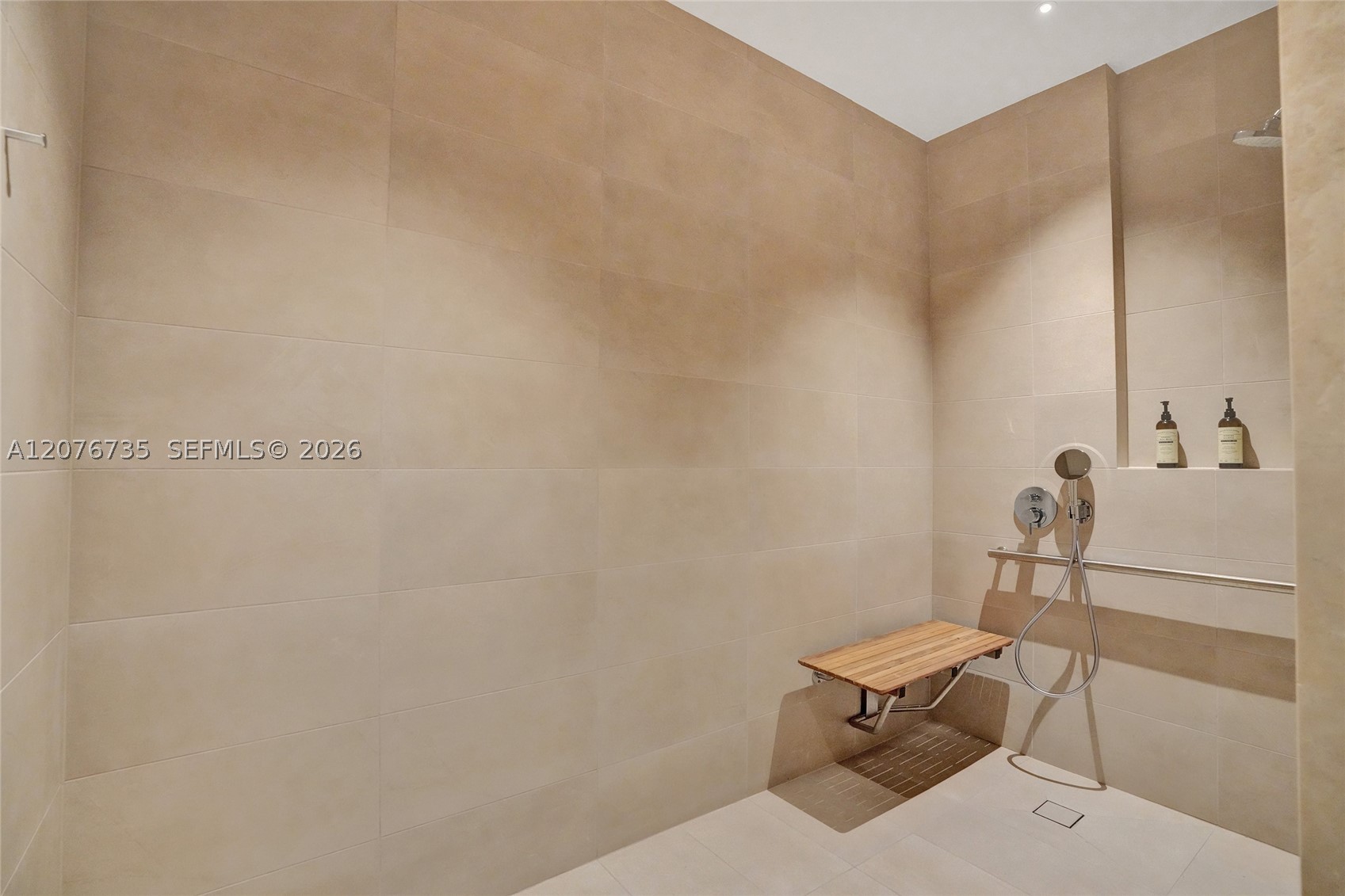 2411 Laguna Circle #2511, North Miami FL 33181