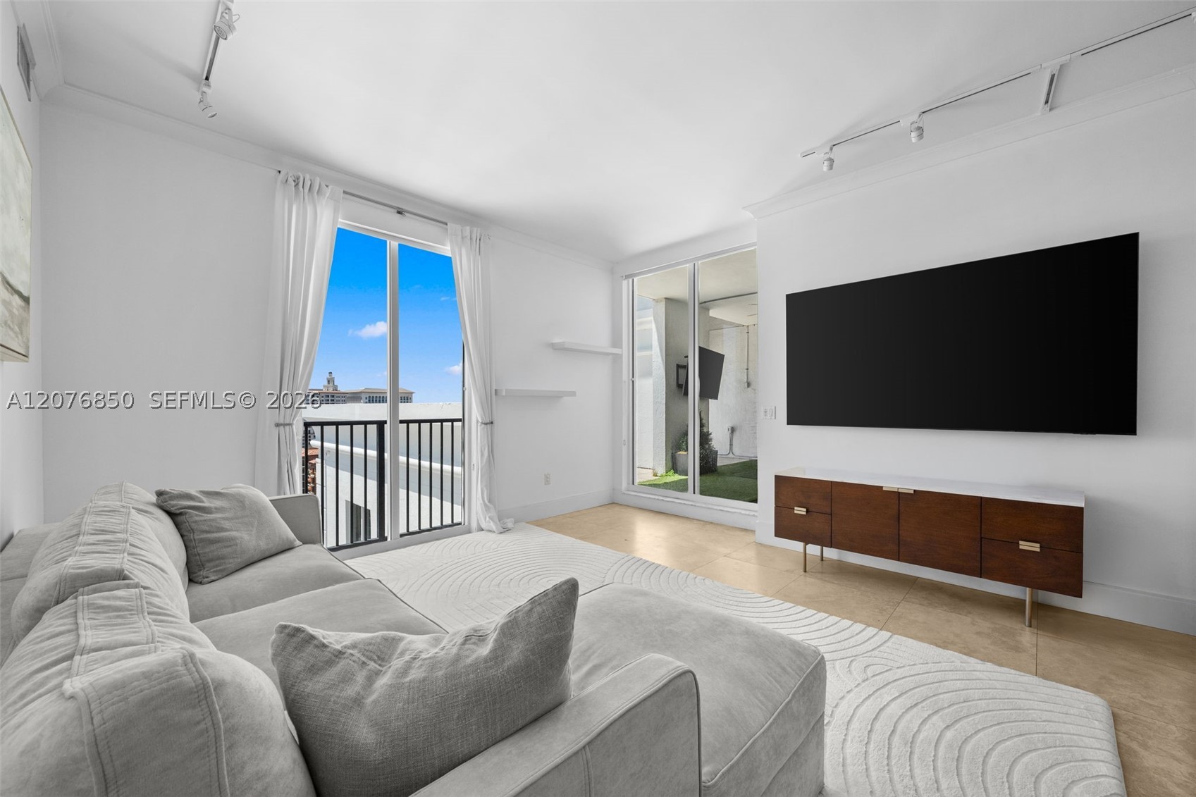 10 Aragon Ave #1602, Coral Gables FL 33134