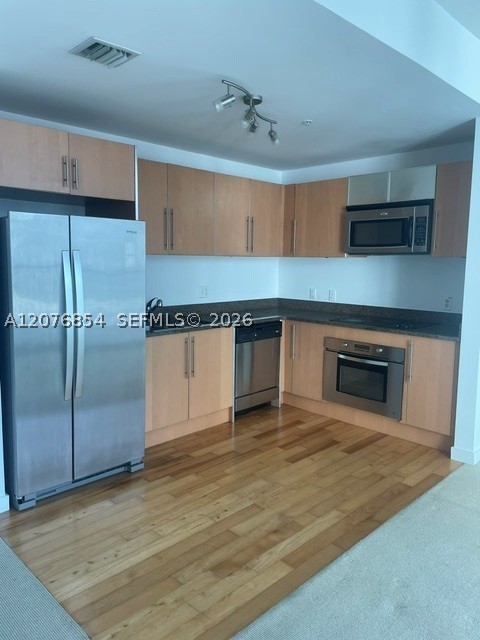 300 S Biscayne Blvd #T-2303, Miami FL 33131