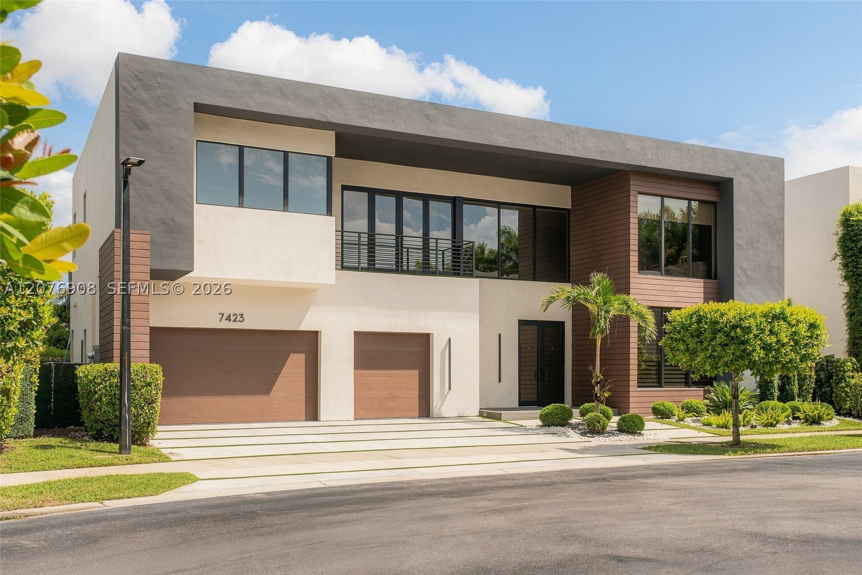 7423 NW 102th ct, Doral FL 33178