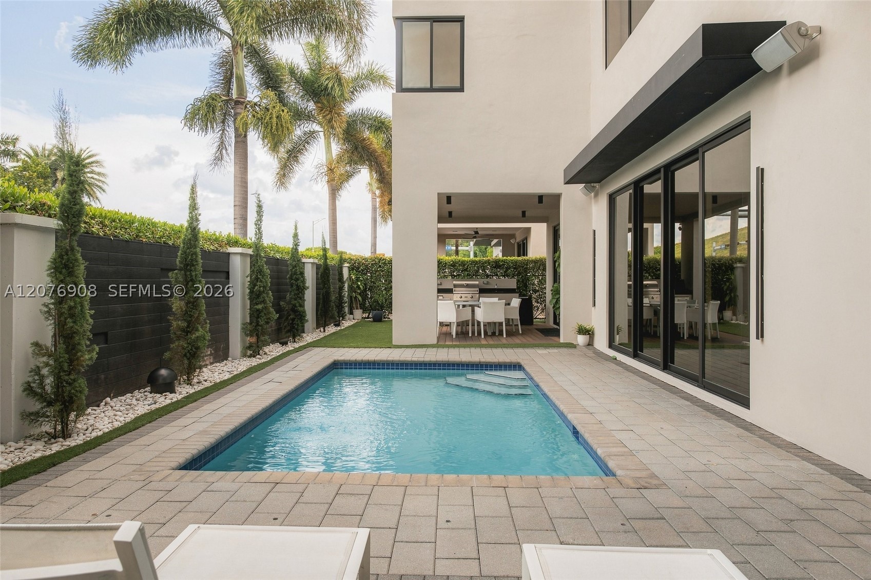 7423 NW 102th ct, Doral FL 33178