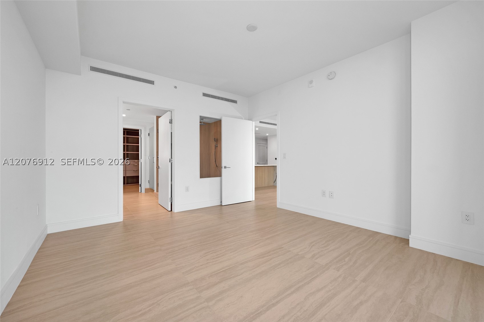 2411 Laguna Circle #2402, North Miami FL 33181
