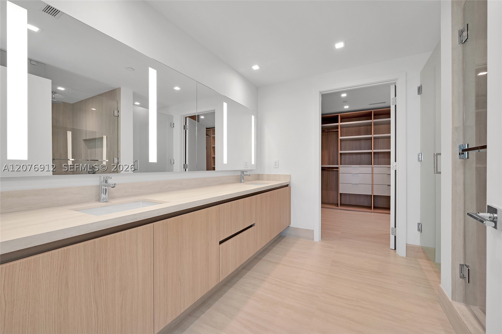 2411 Laguna Circle #2402, North Miami FL 33181