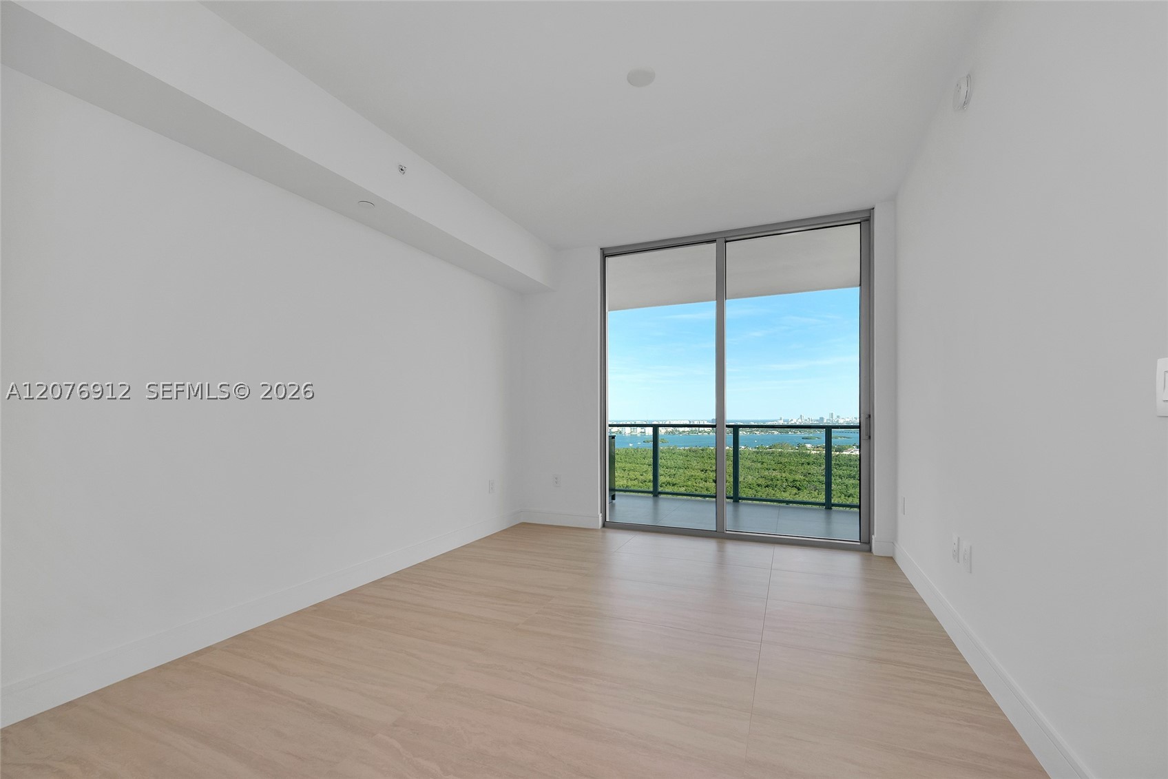 2411 Laguna Circle #2402, North Miami FL 33181