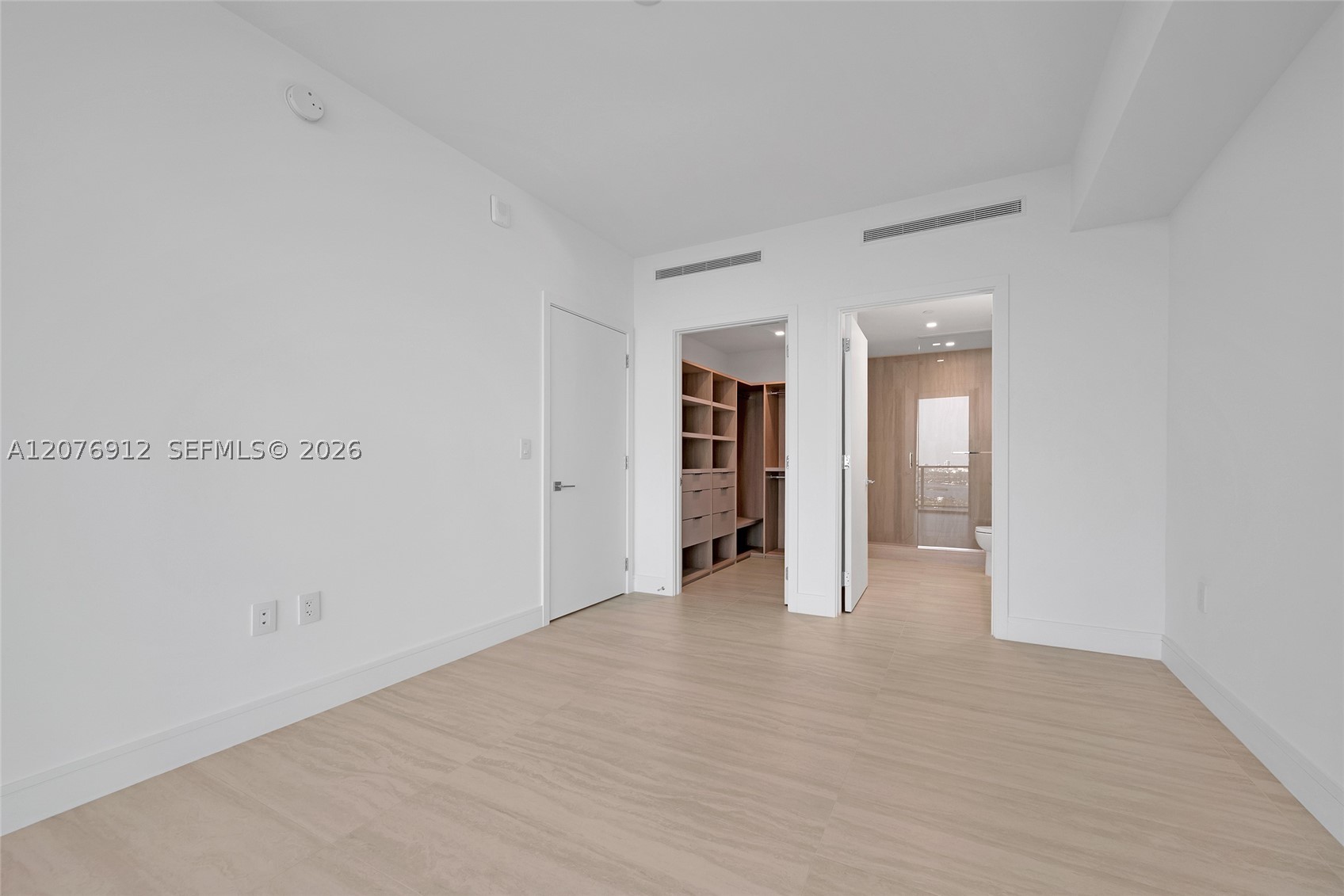 2411 Laguna Circle #2402, North Miami FL 33181