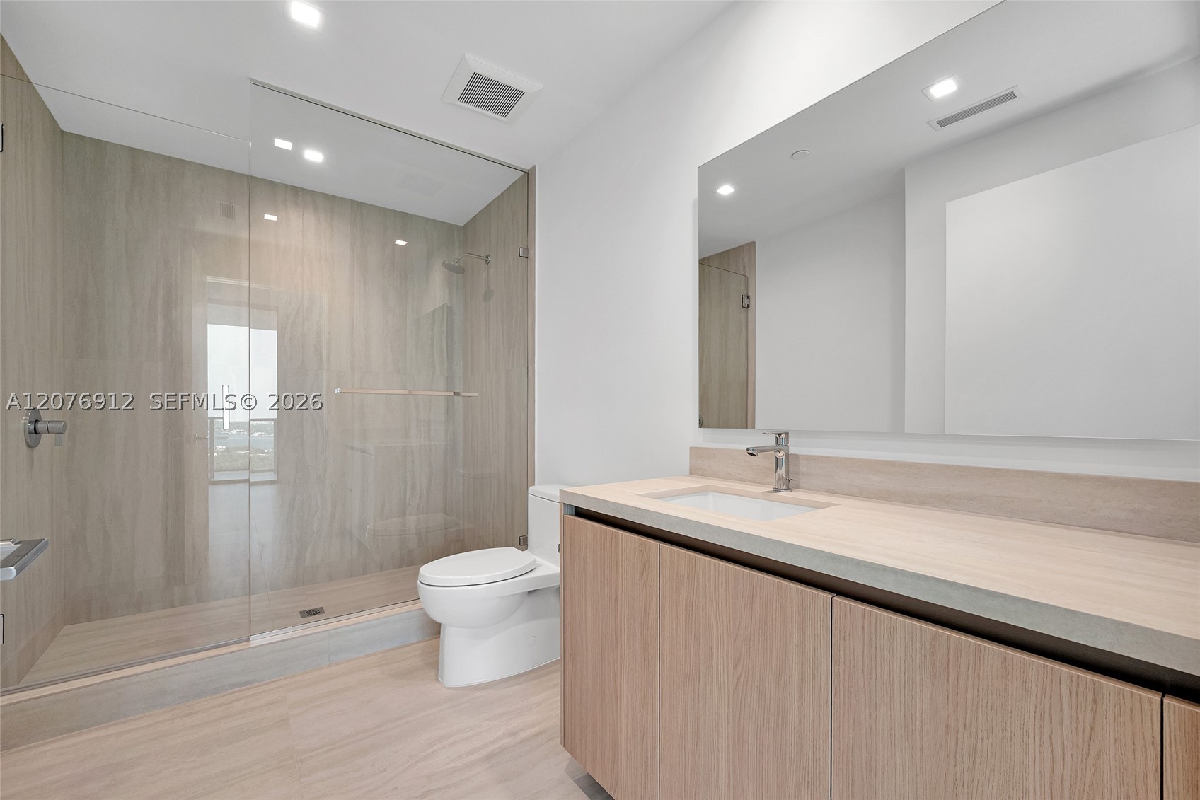 2411 Laguna Circle #2402, North Miami FL 33181