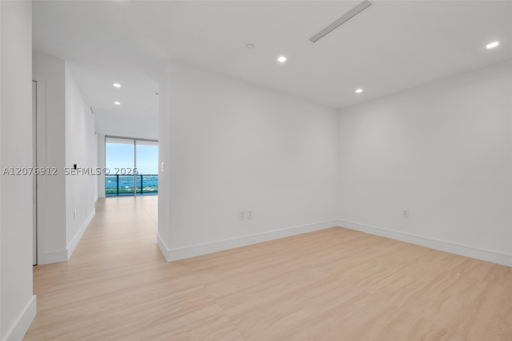 2411 Laguna Circle #2402, North Miami FL 33181