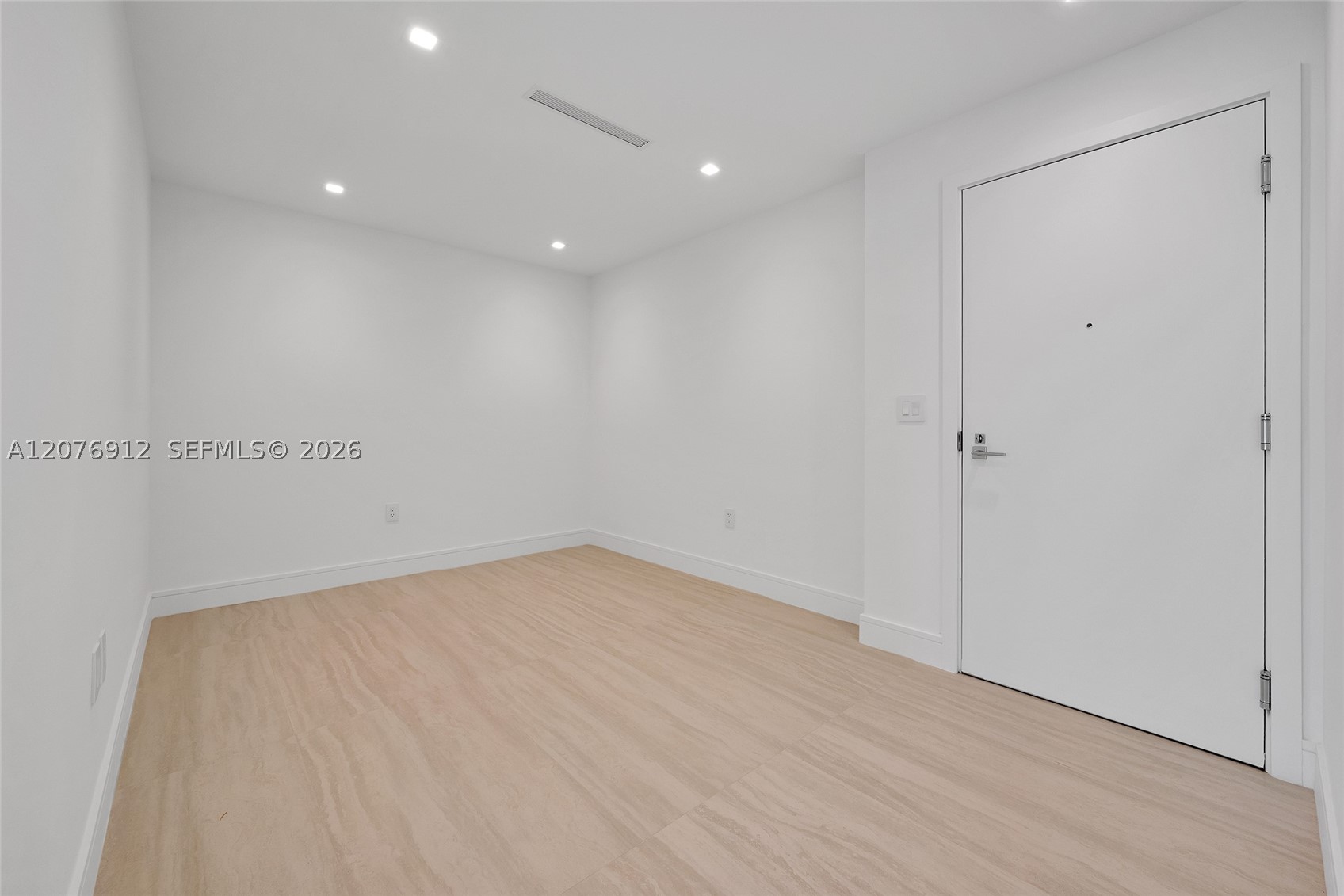 2411 Laguna Circle #2402, North Miami FL 33181