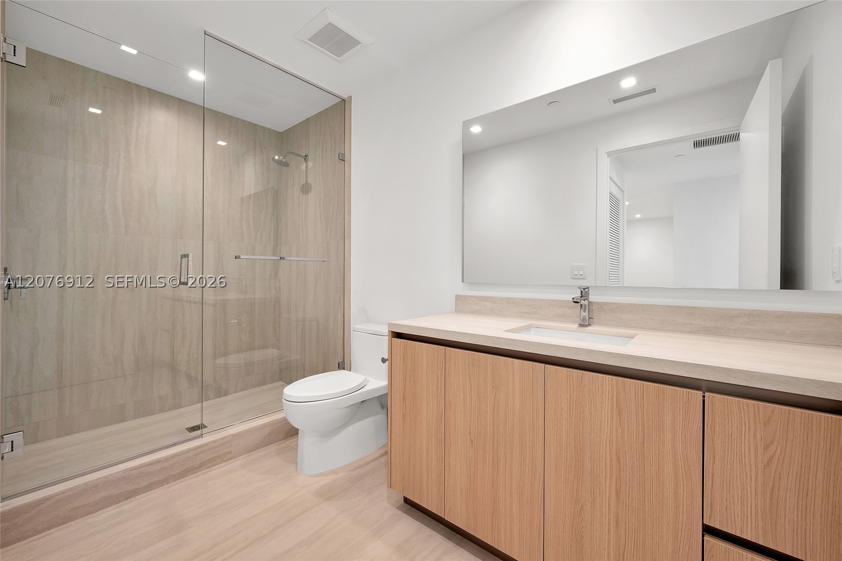 2411 Laguna Circle #2402, North Miami FL 33181