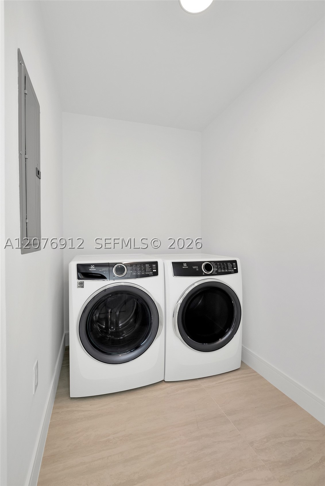 2411 Laguna Circle #2402, North Miami FL 33181