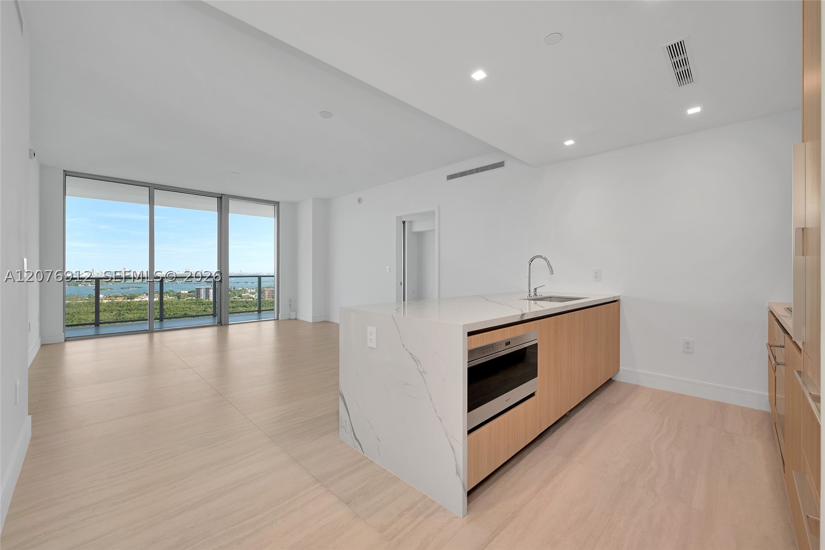2411 Laguna Circle #2402, North Miami FL 33181