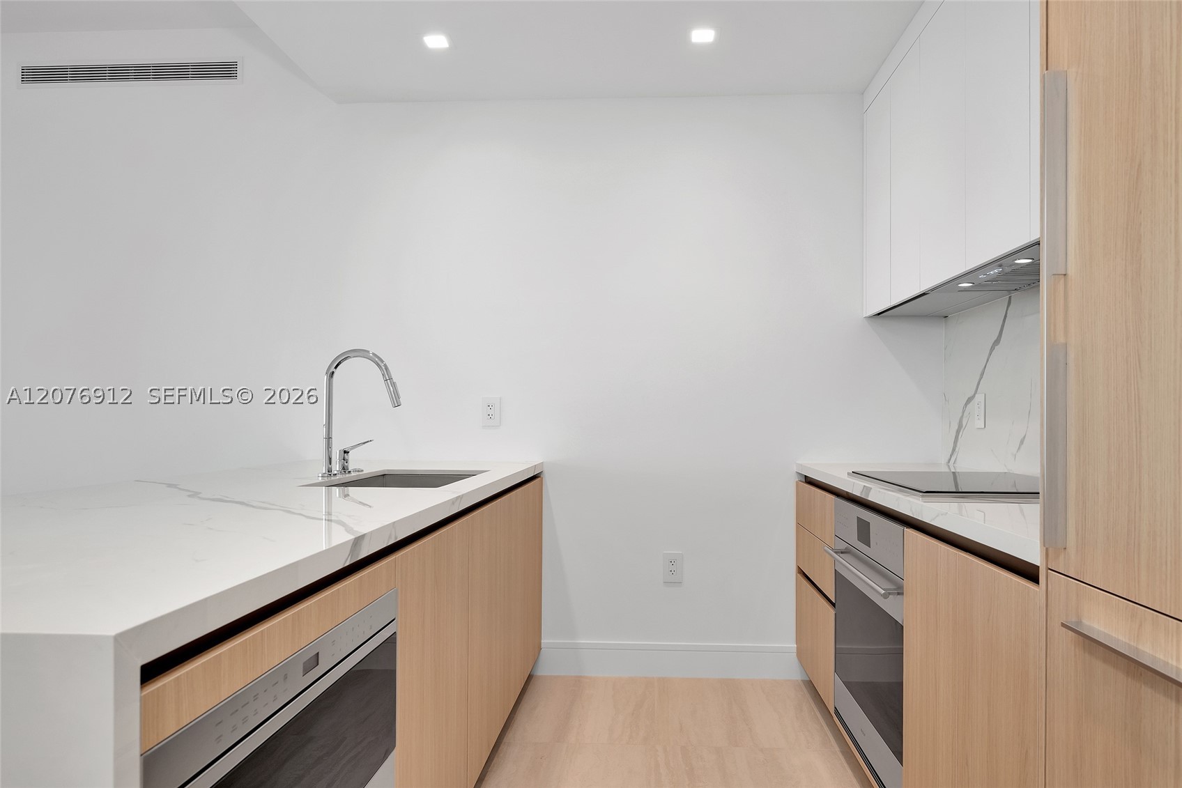 2411 Laguna Circle #2402, North Miami FL 33181