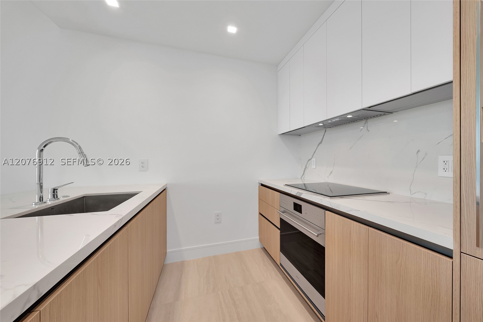 2411 Laguna Circle #2402, North Miami FL 33181