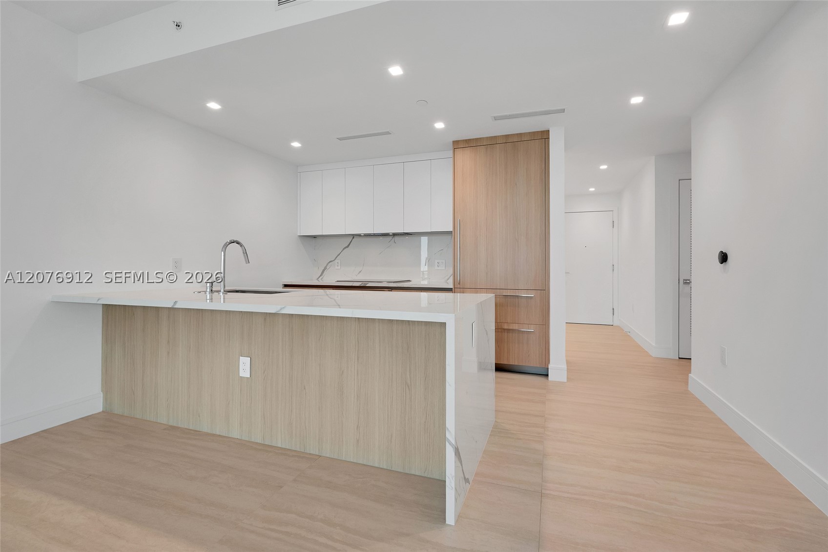 2411 Laguna Circle #2402, North Miami FL 33181