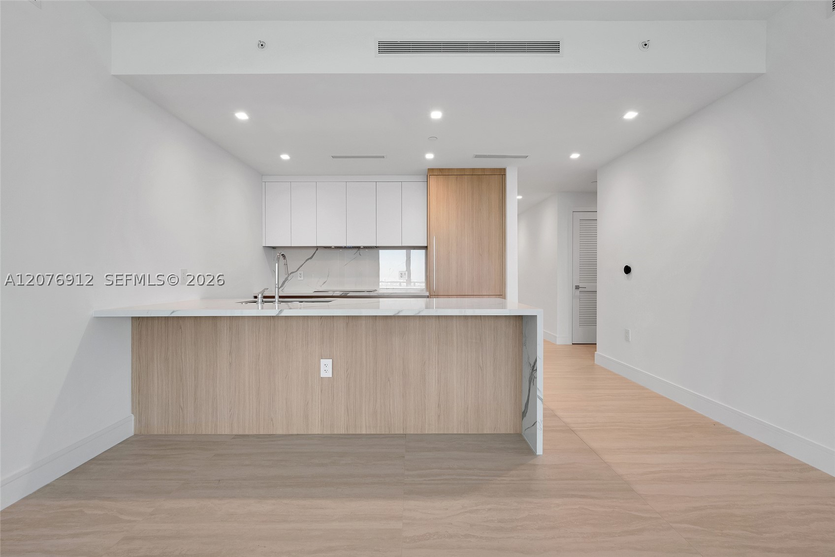 2411 Laguna Circle #2402, North Miami FL 33181