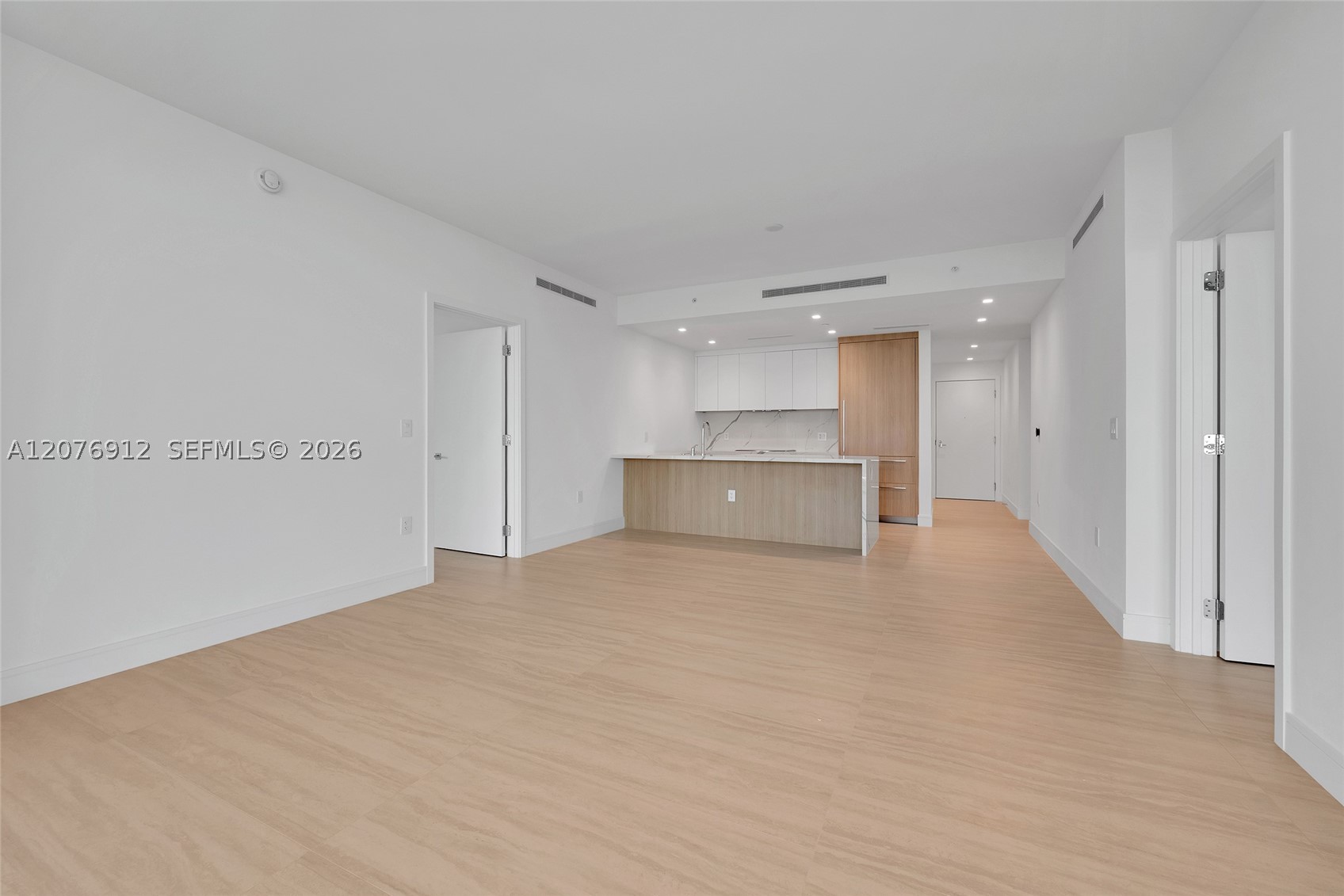 2411 Laguna Circle #2402, North Miami FL 33181