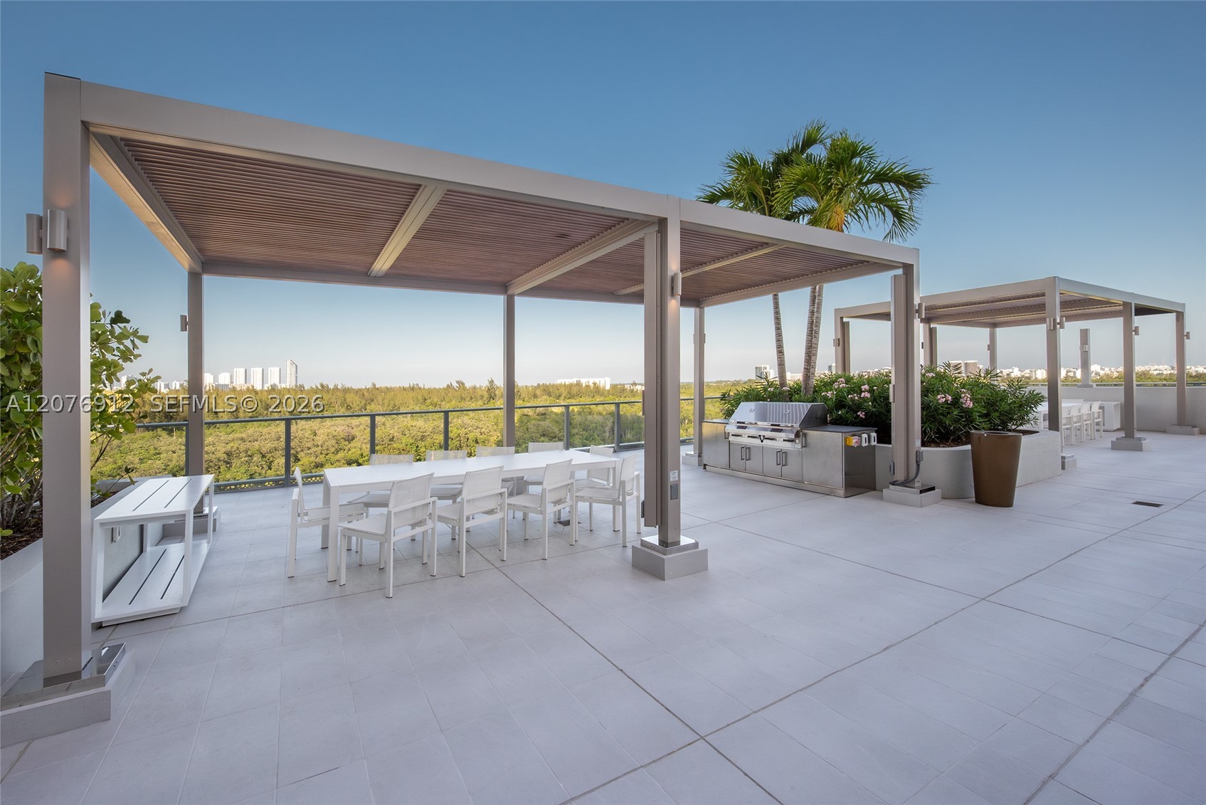 2411 Laguna Circle #2402, North Miami FL 33181