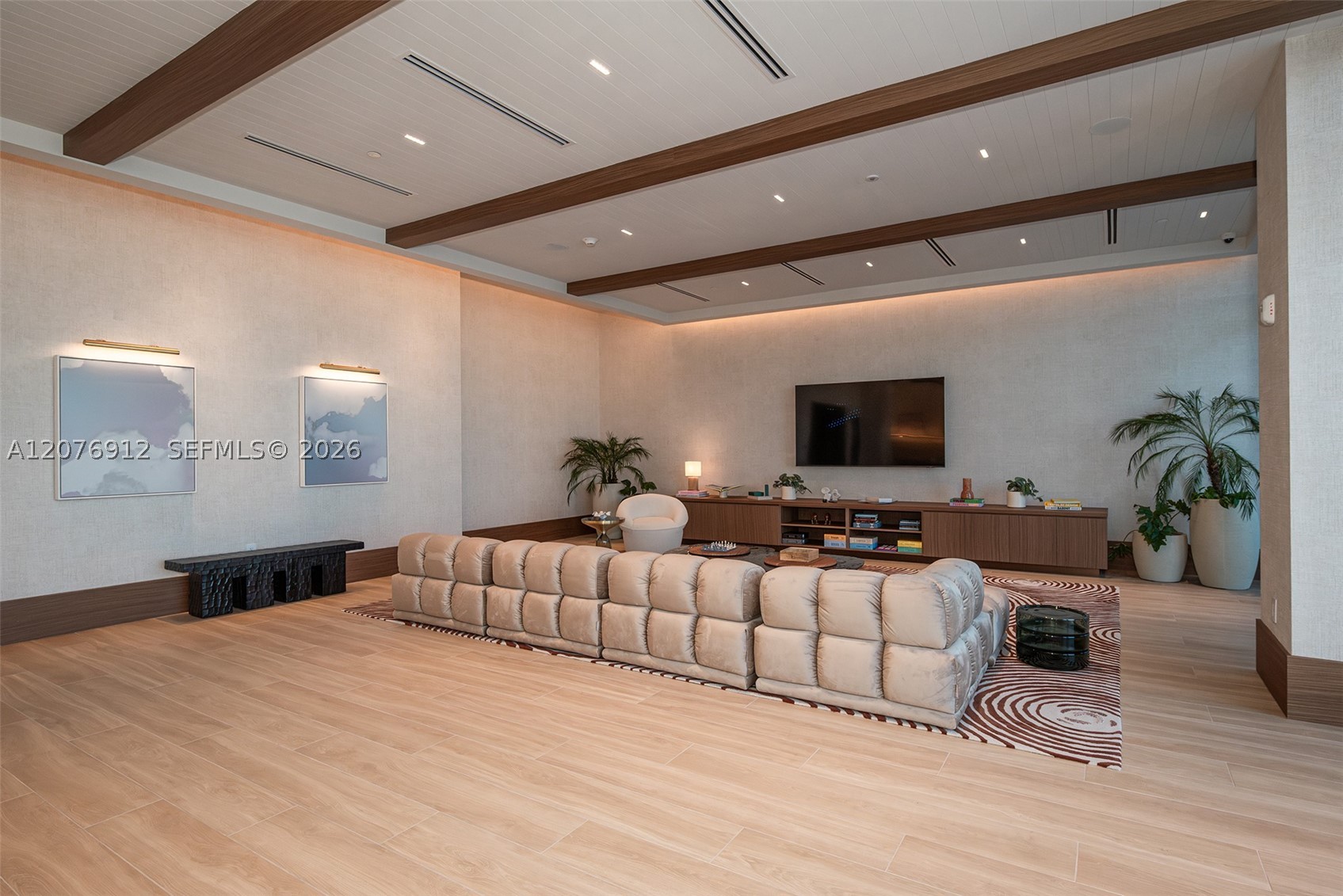 2411 Laguna Circle #2402, North Miami FL 33181
