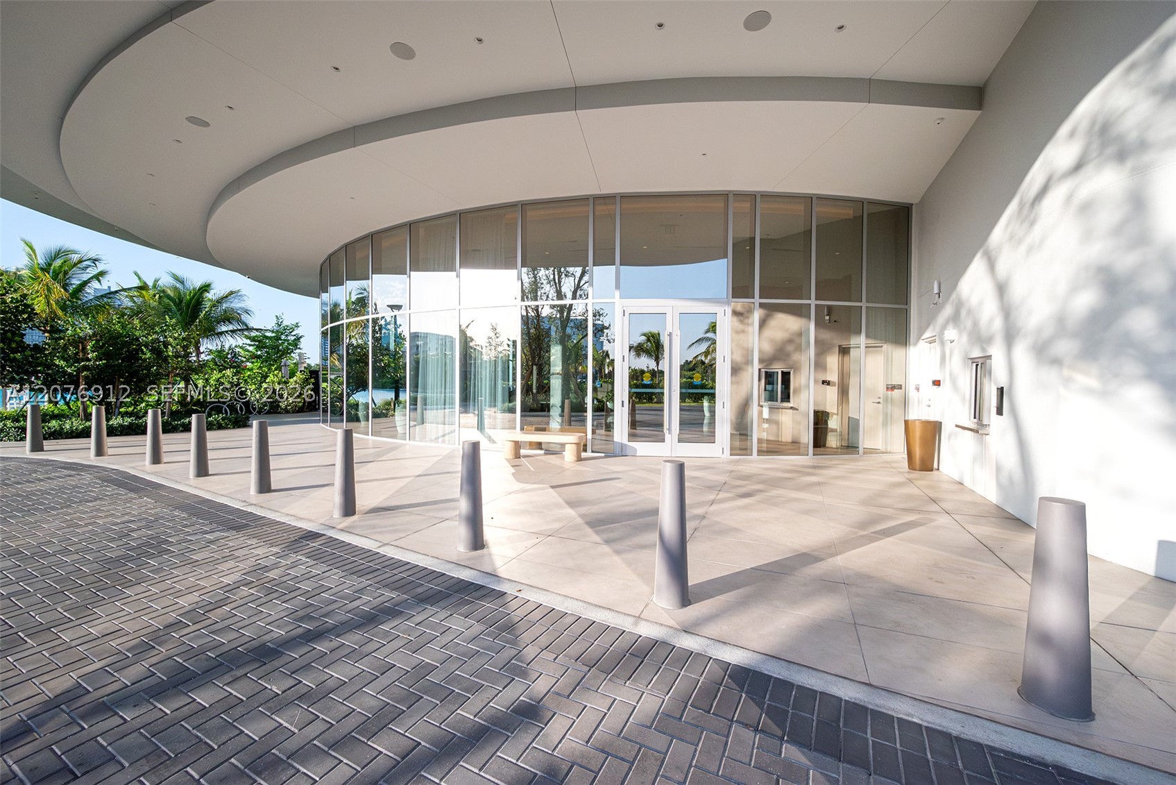 2411 Laguna Circle #2402, North Miami FL 33181