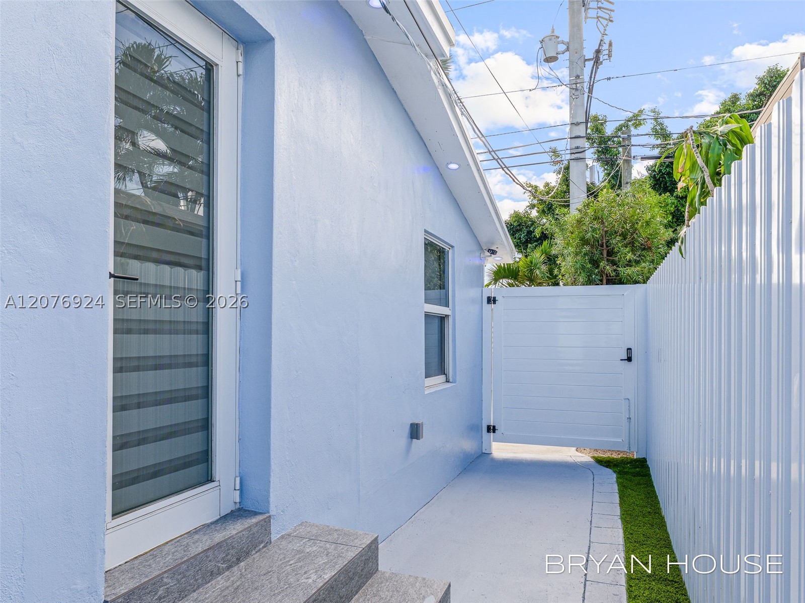 3341 NW 20th St, Miami FL 33142