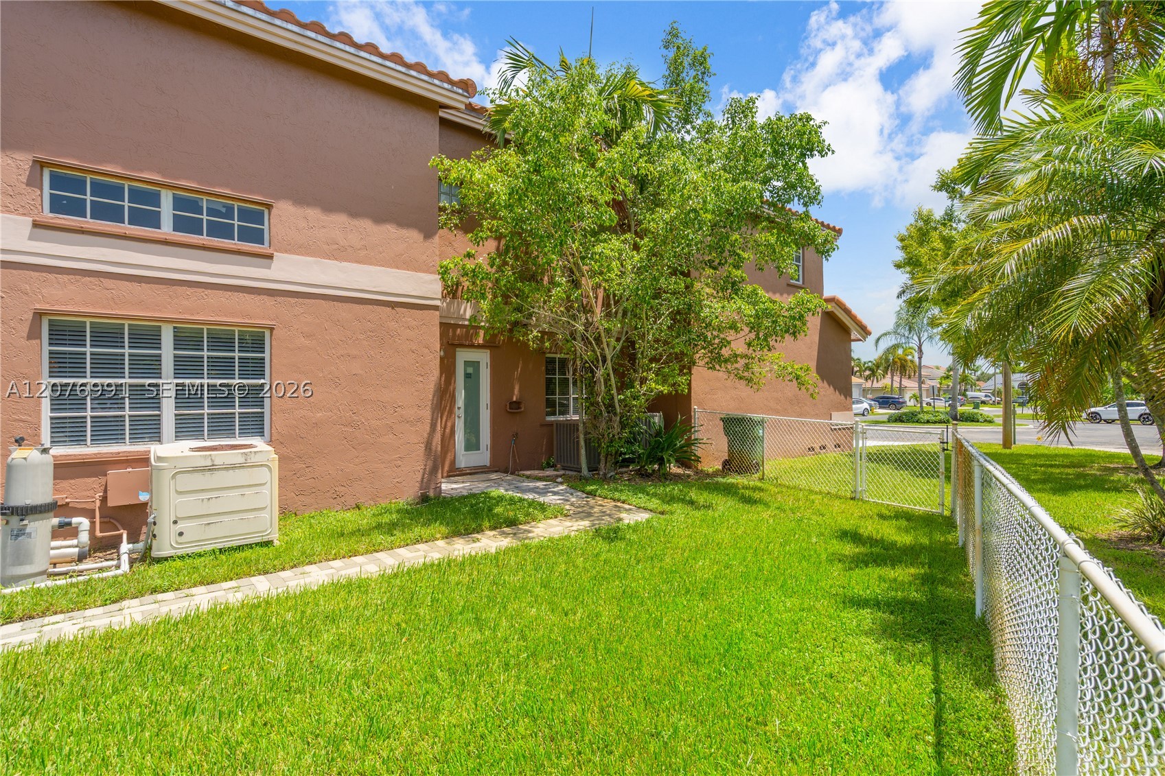 950 NW 197th Ter, Pembroke Pines FL 33029