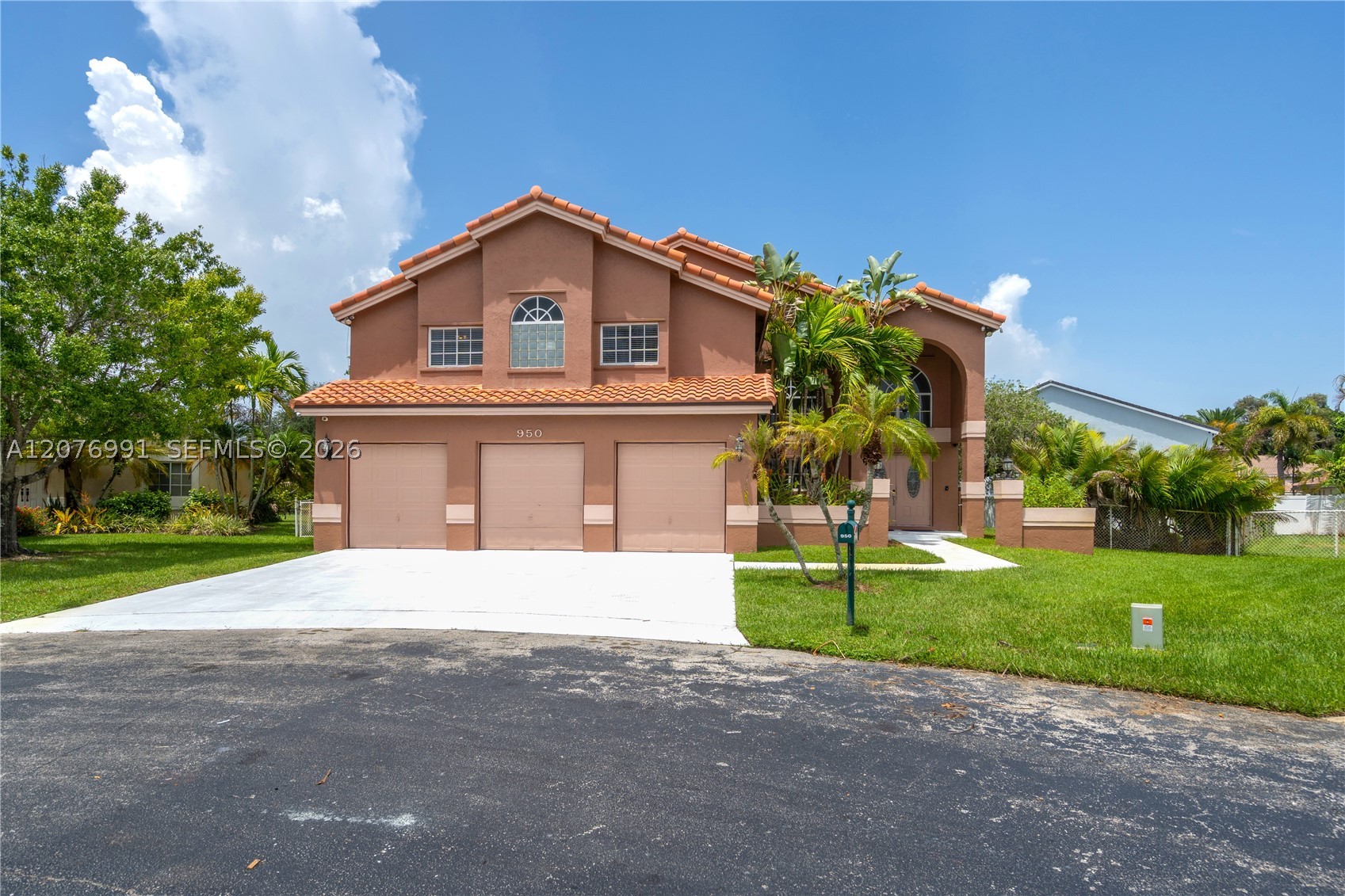 950 NW 197th Ter, Pembroke Pines FL 33029