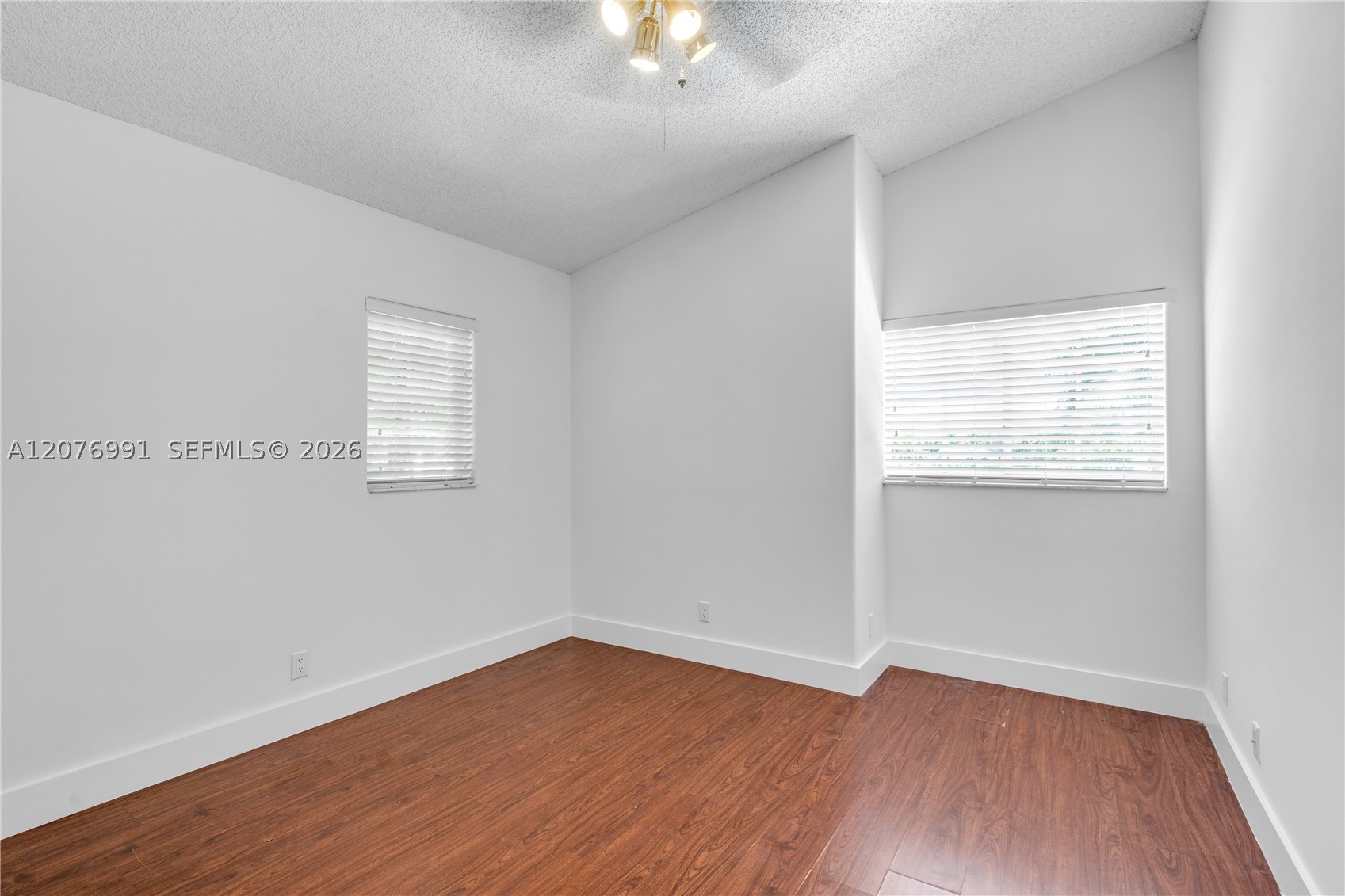 950 NW 197th Ter, Pembroke Pines FL 33029