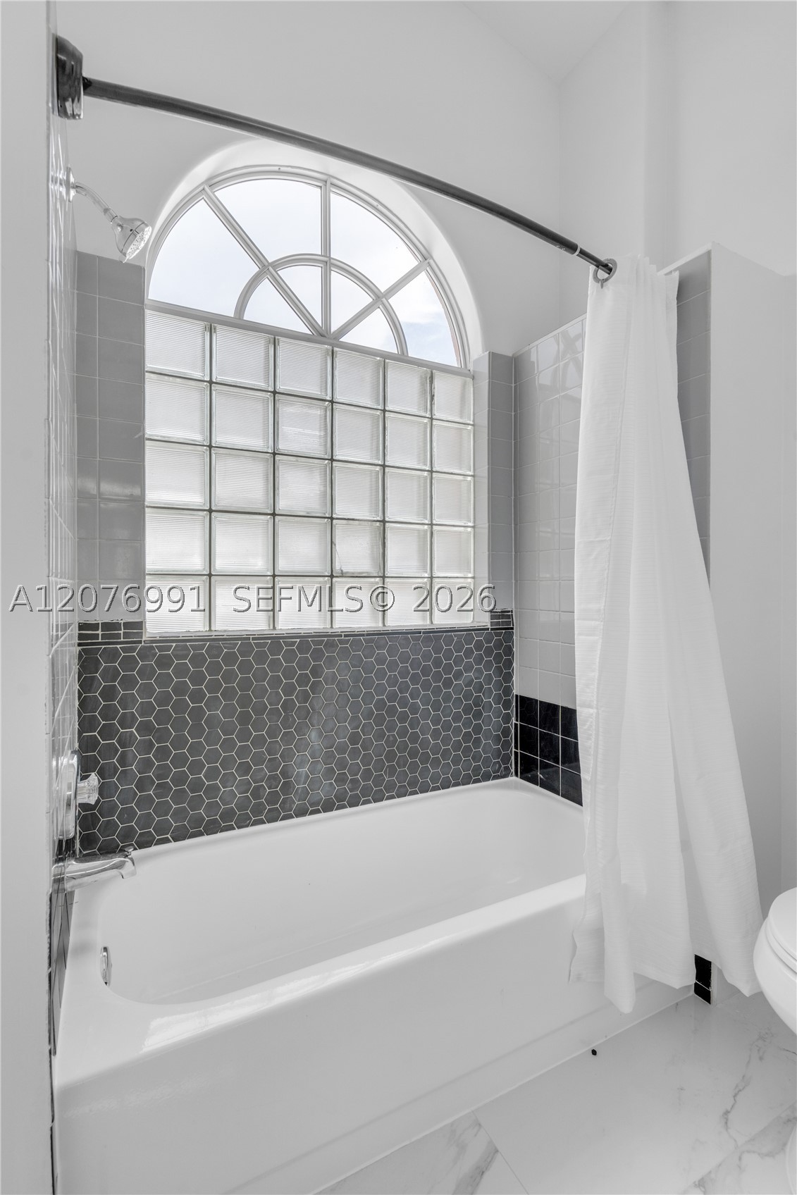 950 NW 197th Ter, Pembroke Pines FL 33029