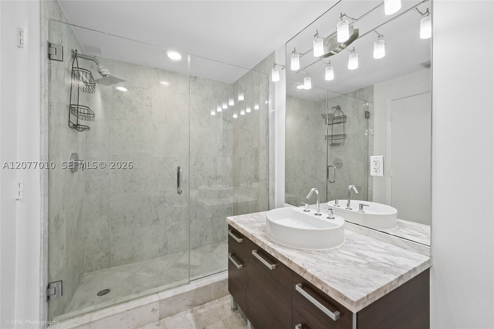 253 NE 2nd St #2104, Miami FL 33132