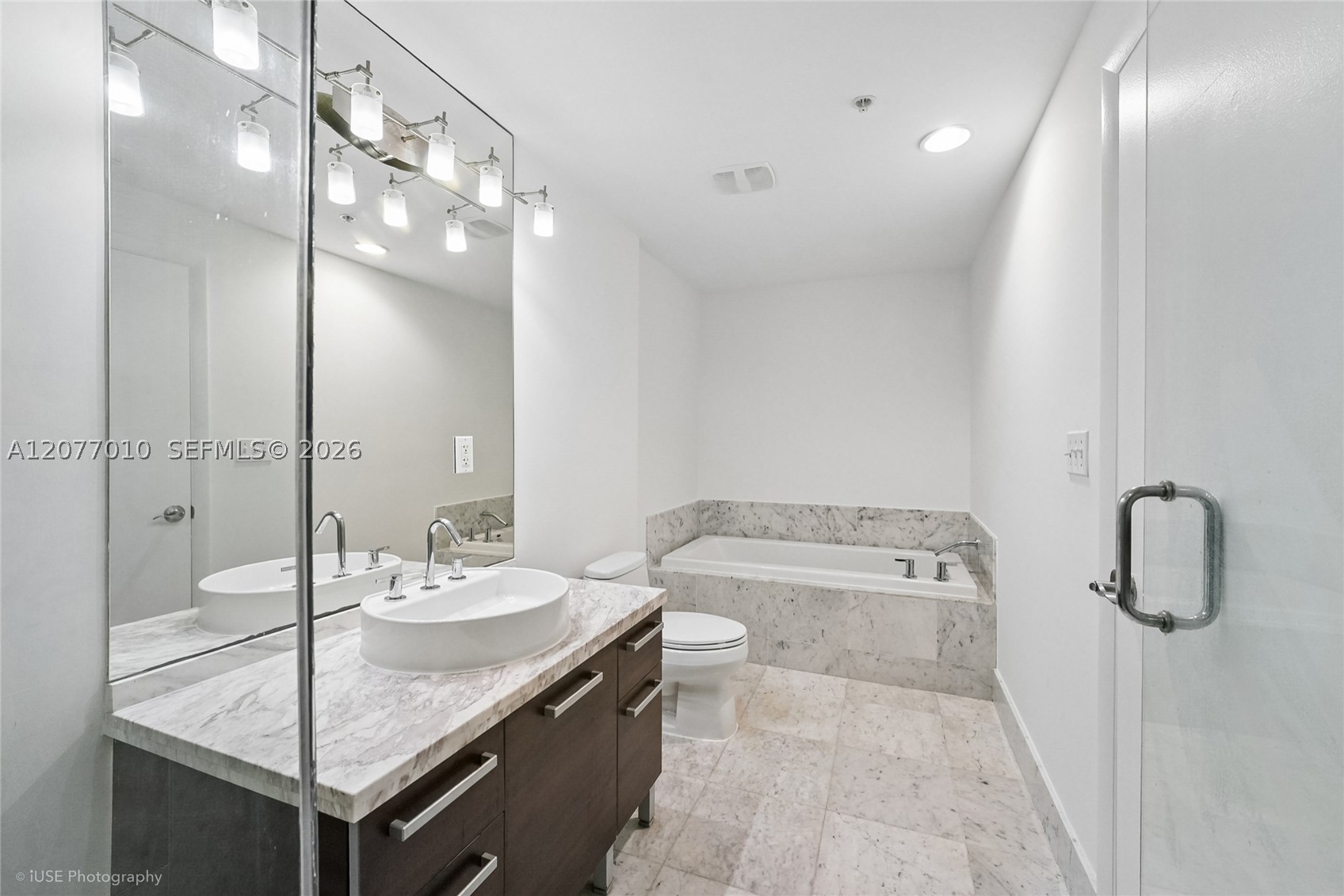 253 NE 2nd St #2104, Miami FL 33132