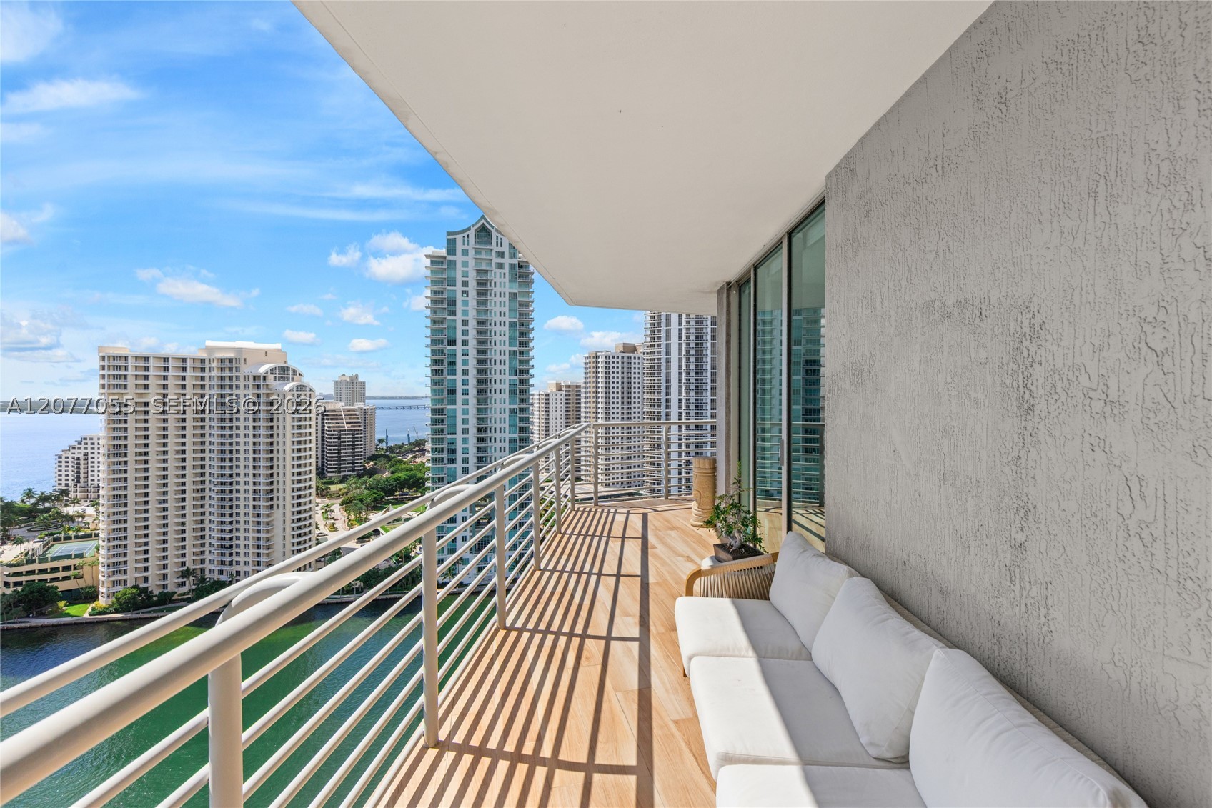 325 S Biscayne Blvd #2723, Miami FL 33131