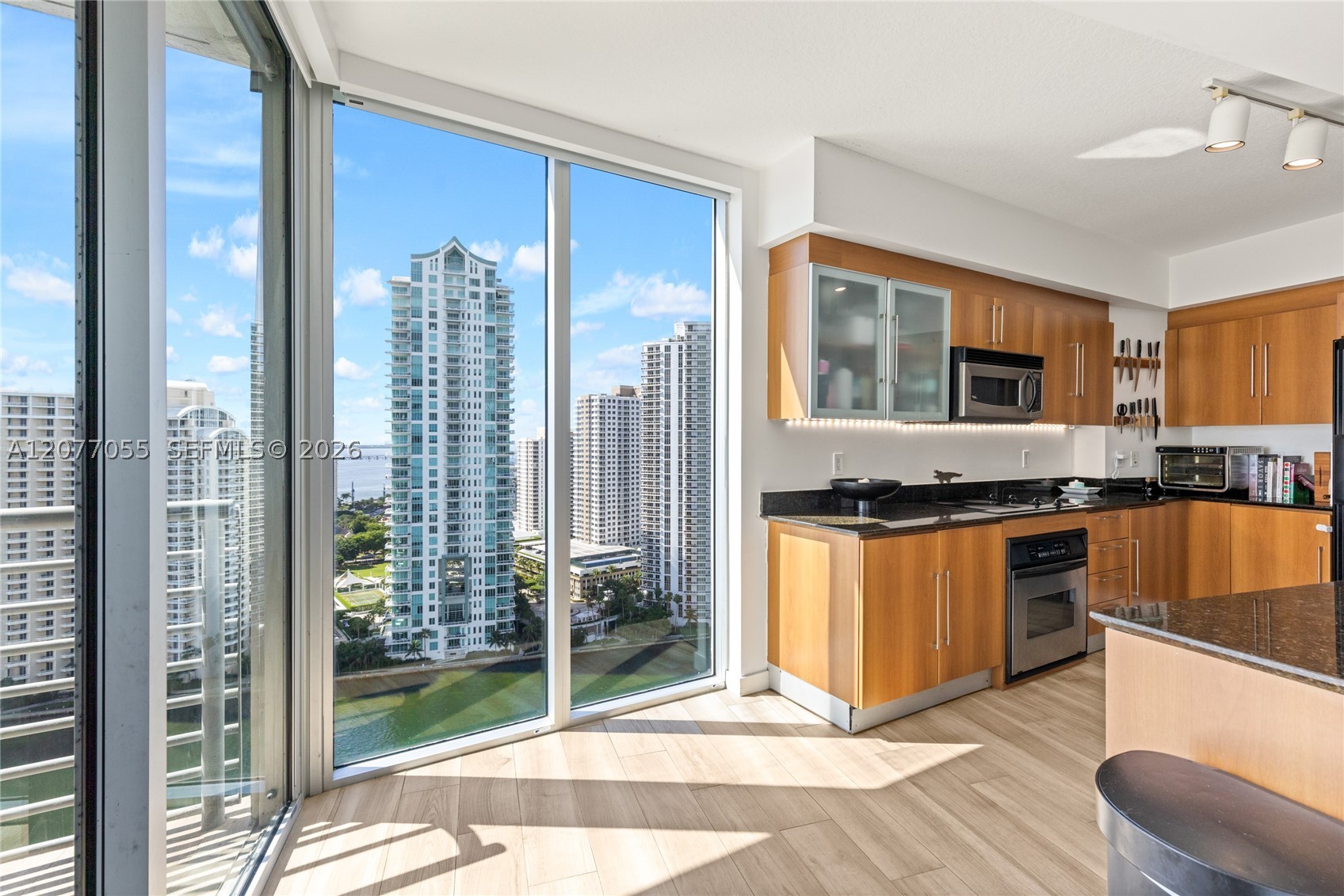 325 S Biscayne Blvd #2723, Miami FL 33131